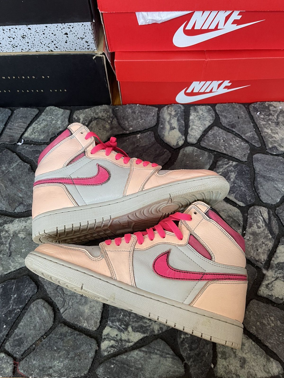 Jordan Brand Air Jordan 1 Retro High SB Light Bone 2019 Size US 9 / EU 42 - 2 Thumbnail