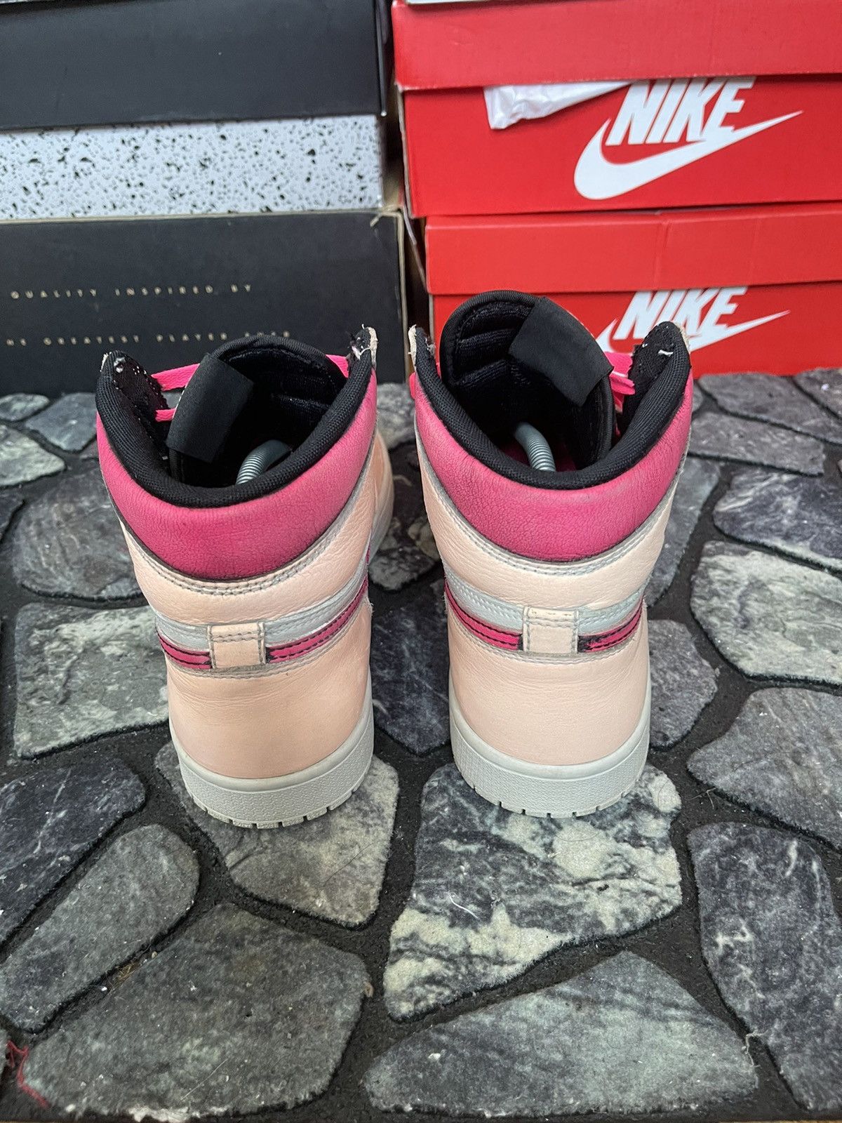 Jordan Brand Air Jordan 1 Retro High SB Light Bone 2019 Size US 9 / EU 42 - 4 Thumbnail