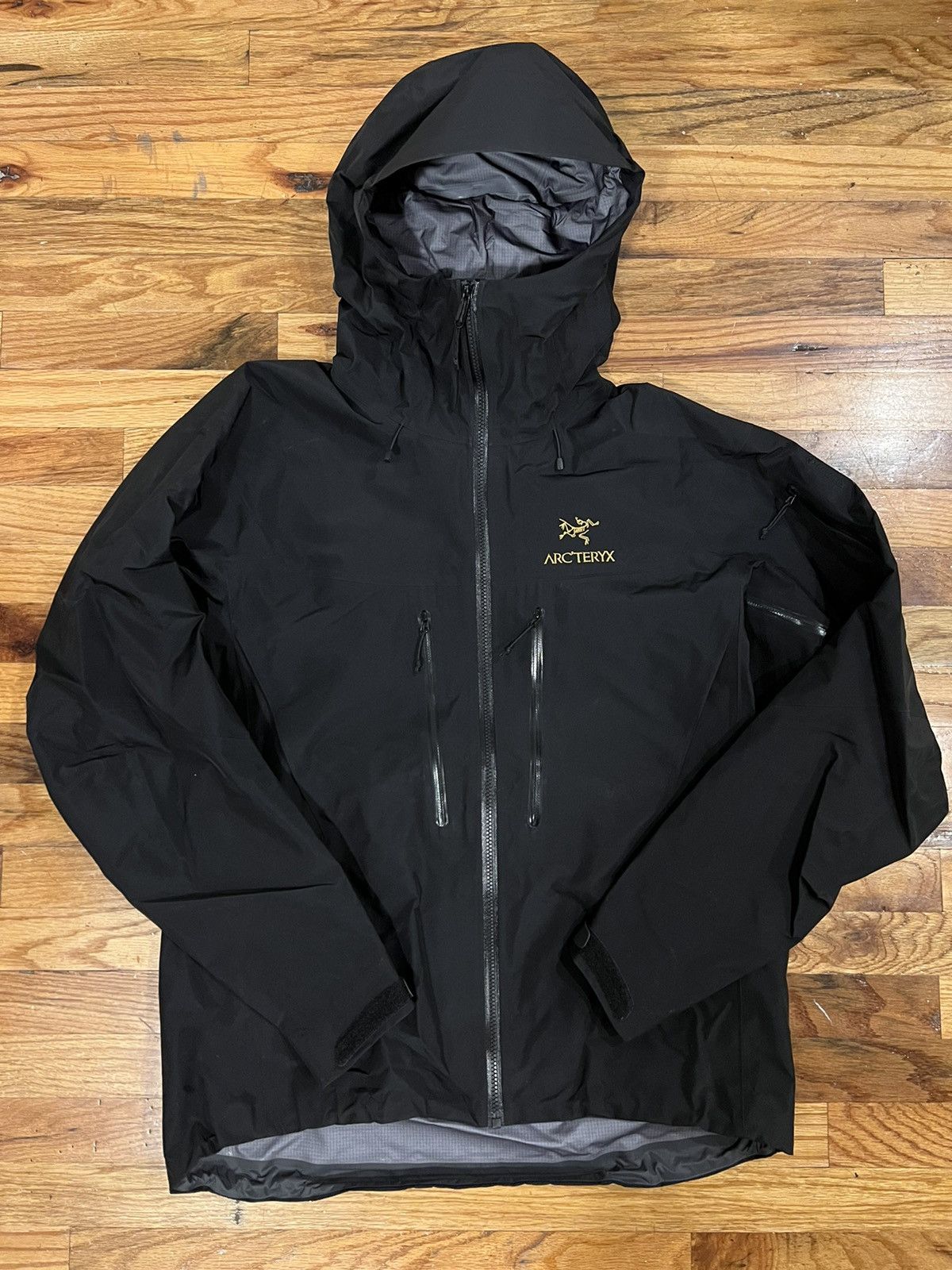 Arc'Teryx Arc'teryx Alpha SV Jacket / 24K Black | Grailed