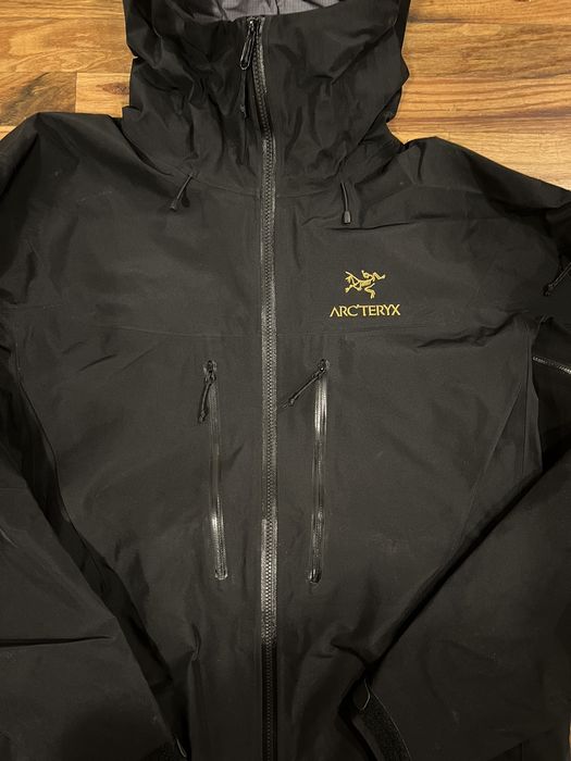 Arc'Teryx Arc'teryx Alpha SV Jacket / 24K Black | Grailed