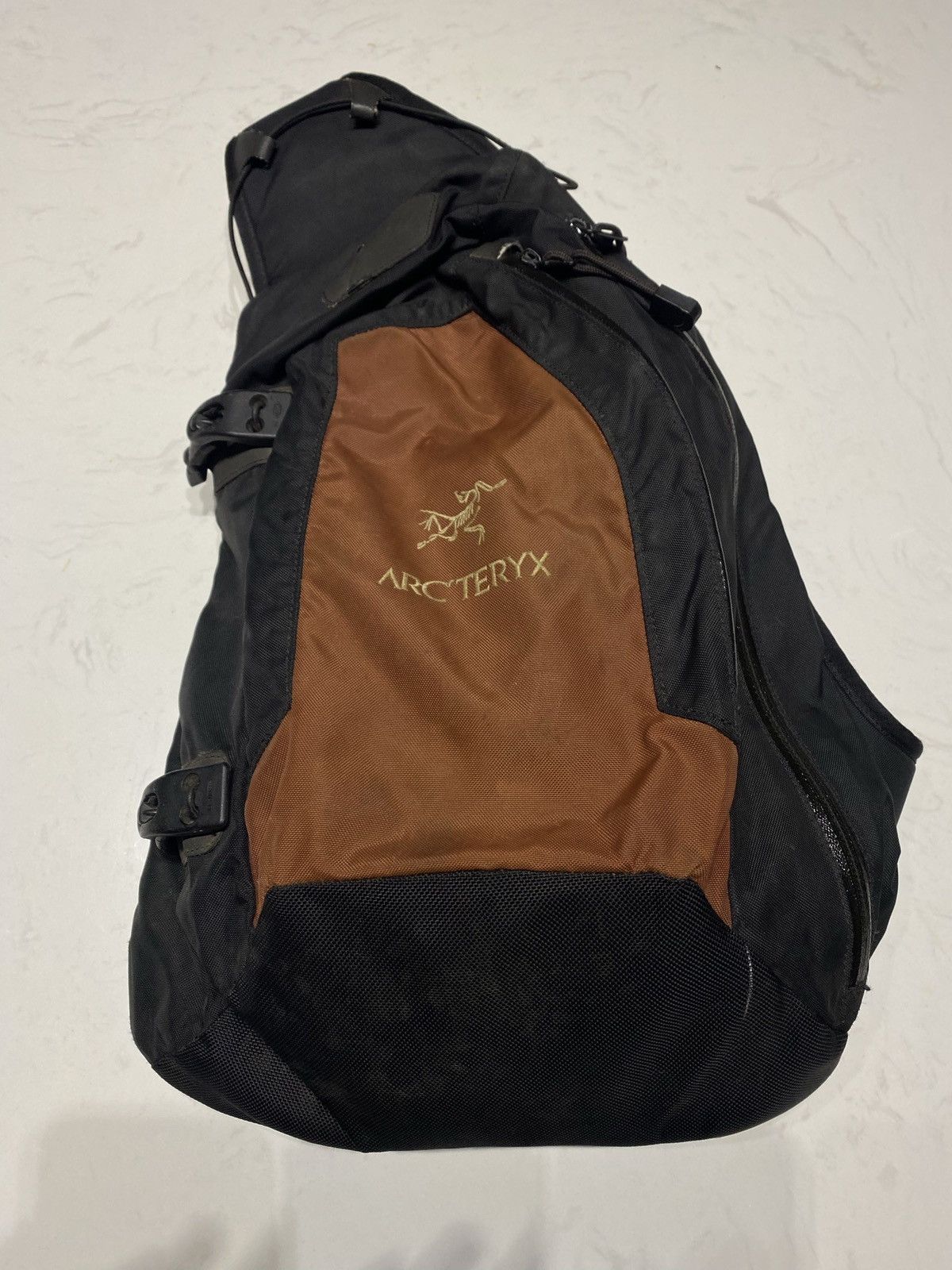Arc'Teryx Arc’teryx Quiver Crossbody Pack Grailed