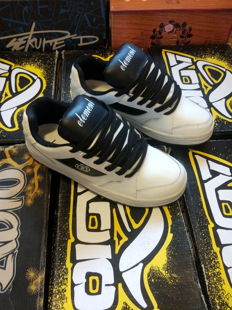 Element × Vintage × Vintage Shoe Co. Element - vintage model of the early 2000s. Size US 11 / EU 44 - 7 Thumbnail
