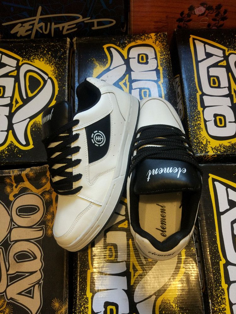 Element × Vintage × Vintage Shoe Co. Element - vintage model of the early 2000s. Size US 11 / EU 44 - 8 Thumbnail