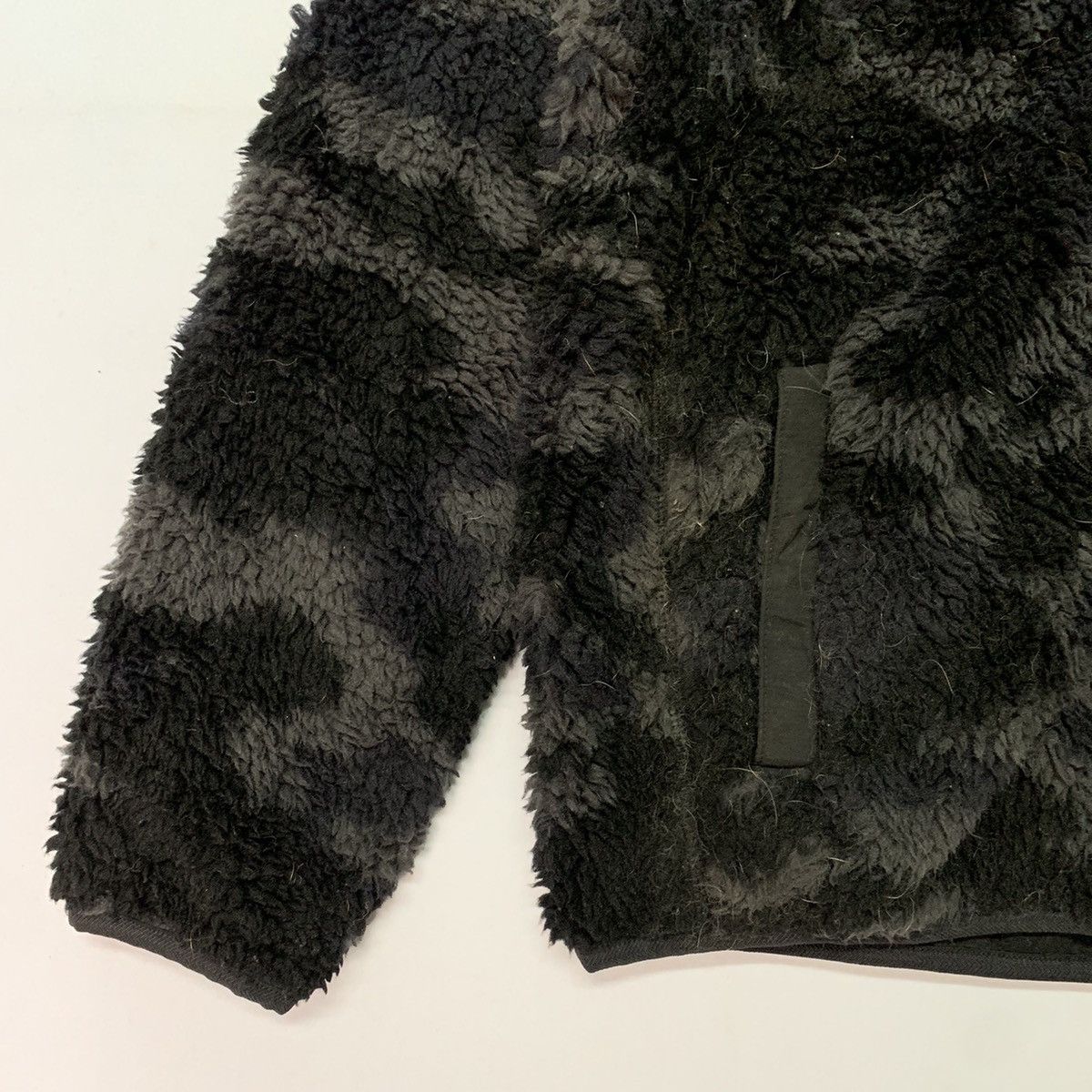 Japanese Brand × Uniqlo 💥💥RARE!! Uniqlo Fleece Sherpa Jacket Zip Ups Camo Style Size US M / EU 48-50 / 2 - 3 Thumbnail