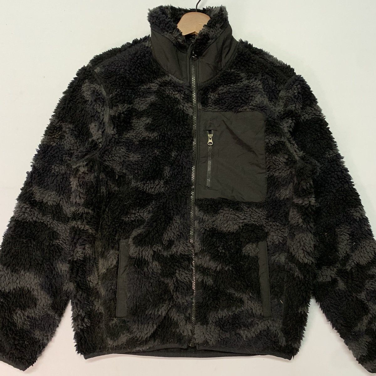 Japanese Brand × Uniqlo 💥💥RARE!! Uniqlo Fleece Sherpa Jacket Zip Ups Camo Style Size US M / EU 48-50 / 2 - 5 Thumbnail