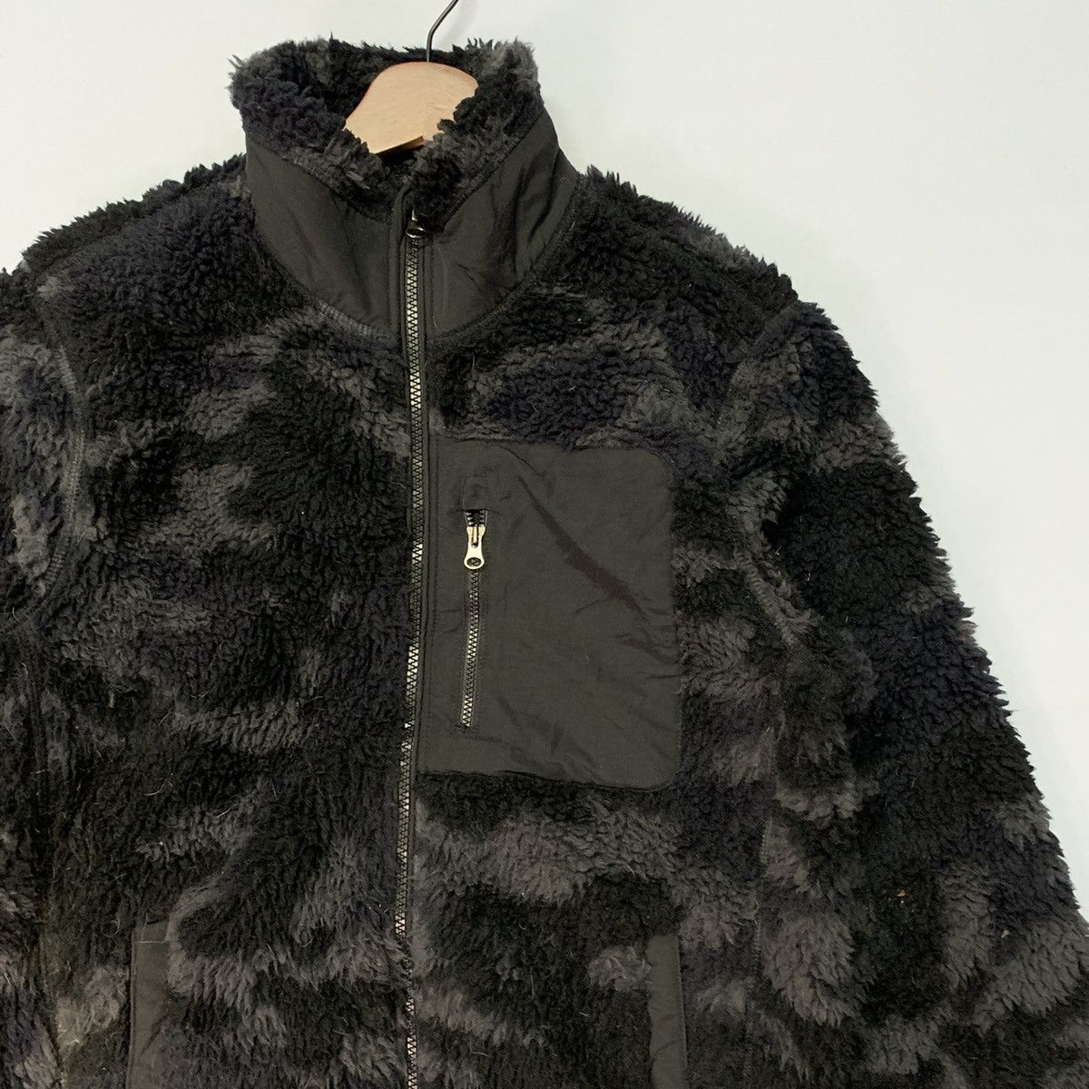 Japanese Brand × Uniqlo 💥💥RARE!! Uniqlo Fleece Sherpa Jacket Zip Ups Camo Style Size US M / EU 48-50 / 2 - 2 Thumbnail