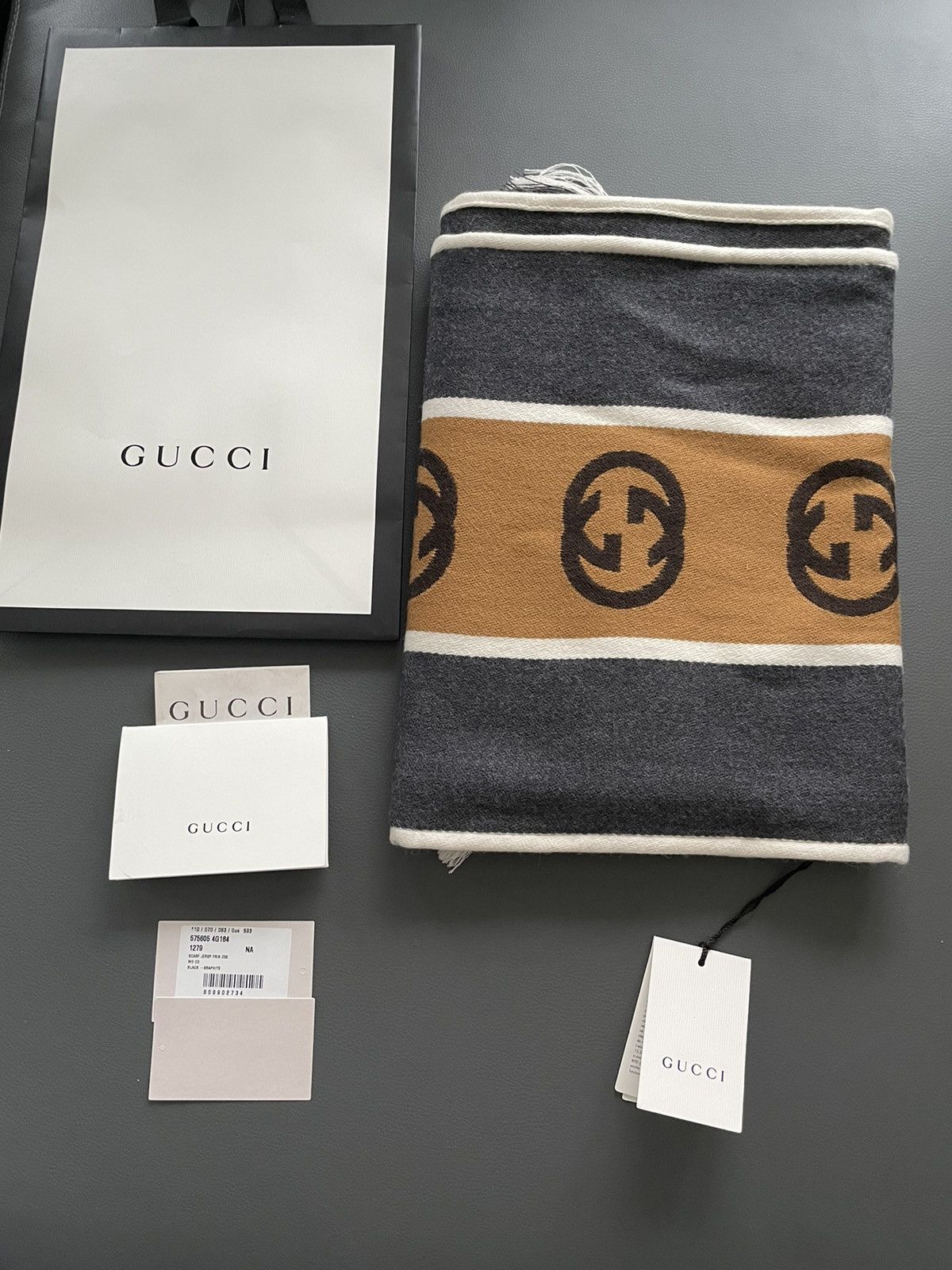 Gucci Runway Limited Edition GG Logo Gucci Scarf Brand New Size ONE SIZE - 4 Thumbnail