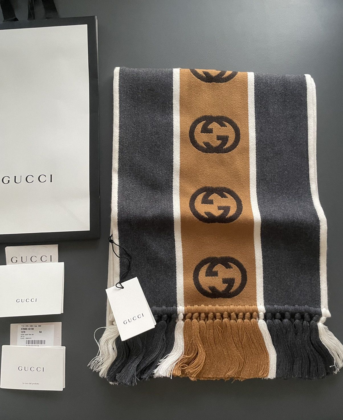 Gucci Runway Limited Edition GG Logo Gucci Scarf Brand New Size ONE SIZE - 12 Thumbnail