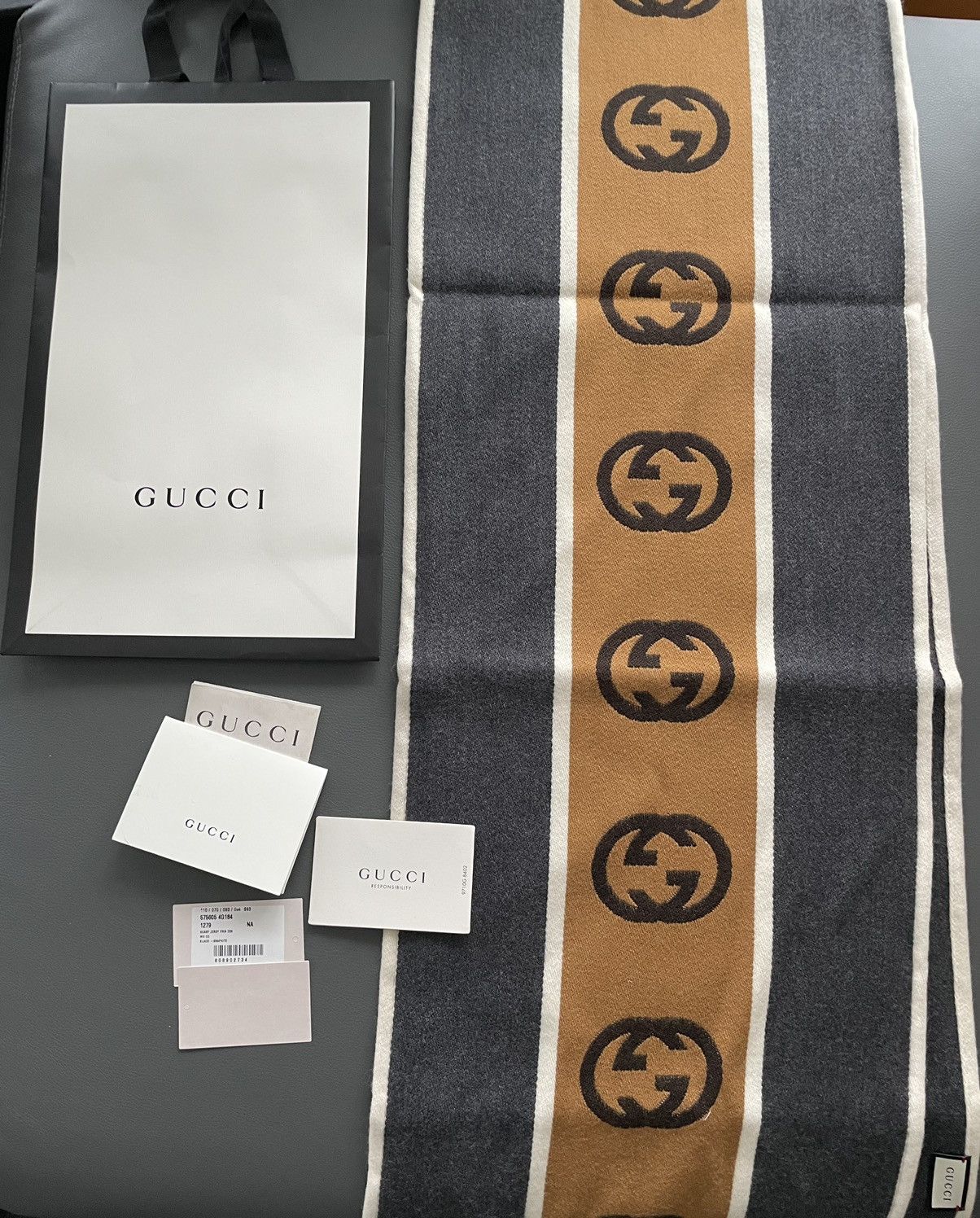 Gucci Runway Limited Edition GG Logo Gucci Scarf Brand New Size ONE SIZE - 25 Thumbnail