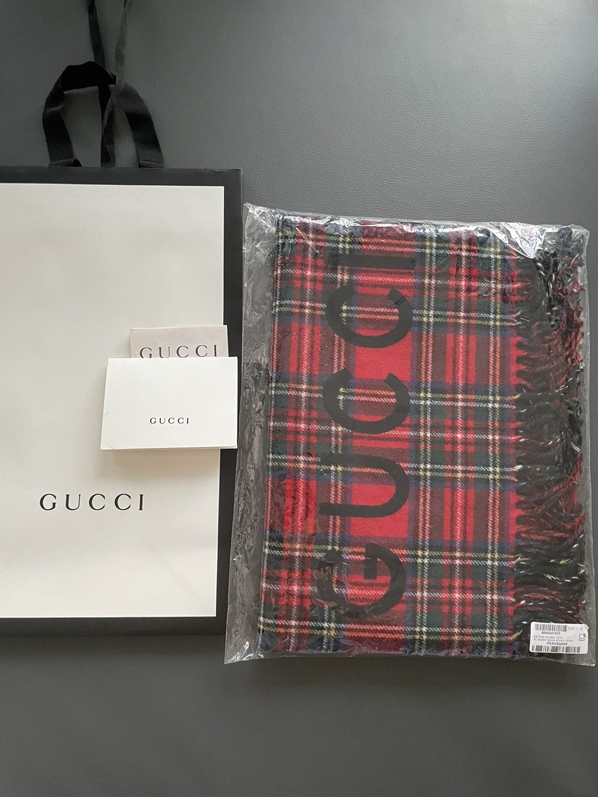 Gucci Brand NEW Limited Edition Gucci Logo Cashmere Runway Scarf Size ONE SIZE - 3 Thumbnail