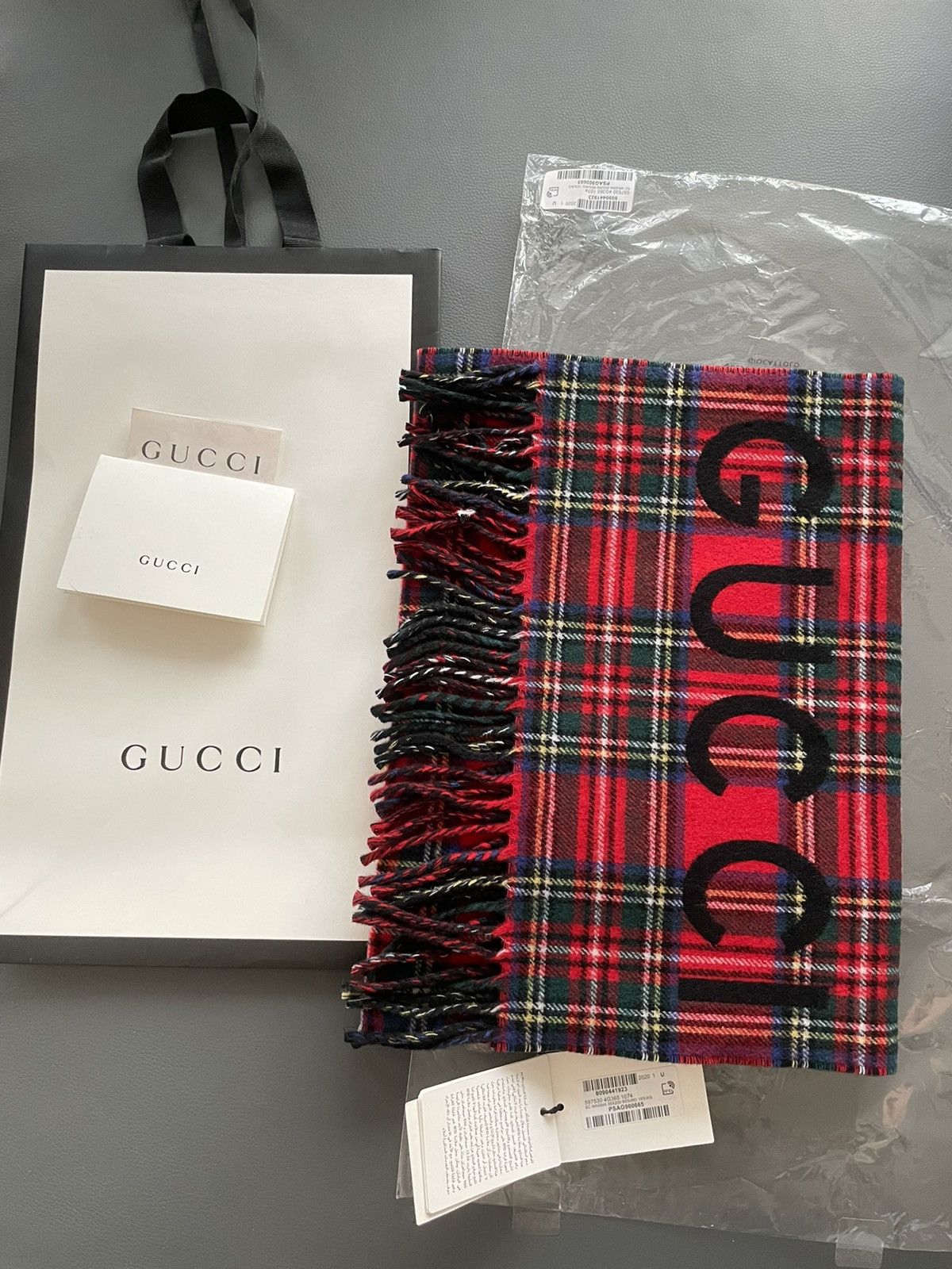 Gucci Brand NEW Limited Edition Gucci Logo Cashmere Runway Scarf Size ONE SIZE - 2 Thumbnail