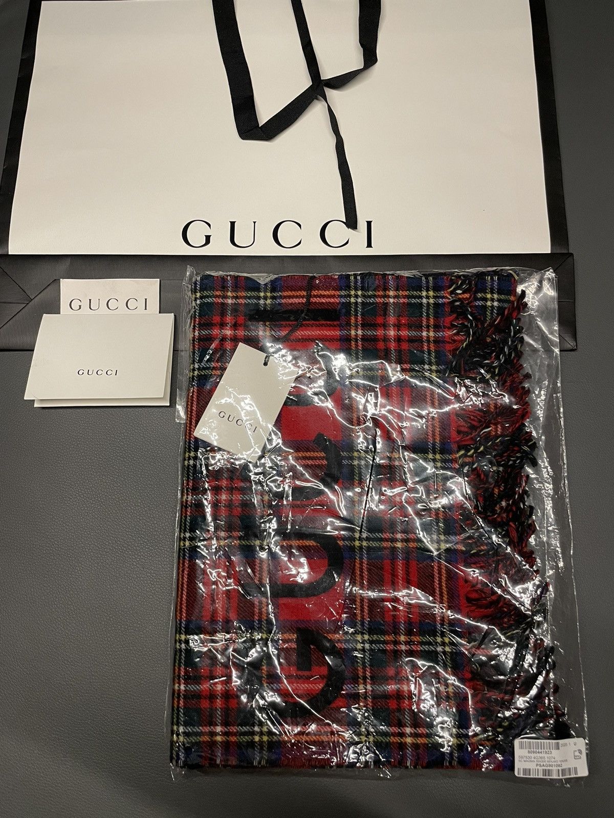 Gucci Brand NEW Limited Edition Gucci Logo Cashmere Runway Scarf Size ONE SIZE - 22 Thumbnail