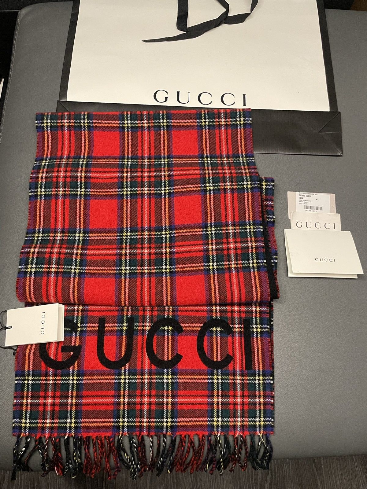 Gucci Brand NEW Limited Edition Gucci Logo Cashmere Runway Scarf Size ONE SIZE - 5 Thumbnail