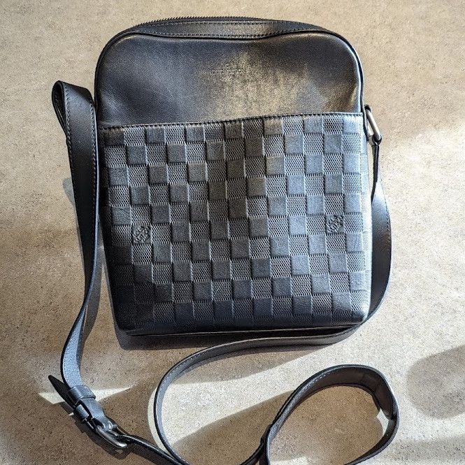 Louis Vuitton Onyx Damier Infini Leather District Pochette Bag