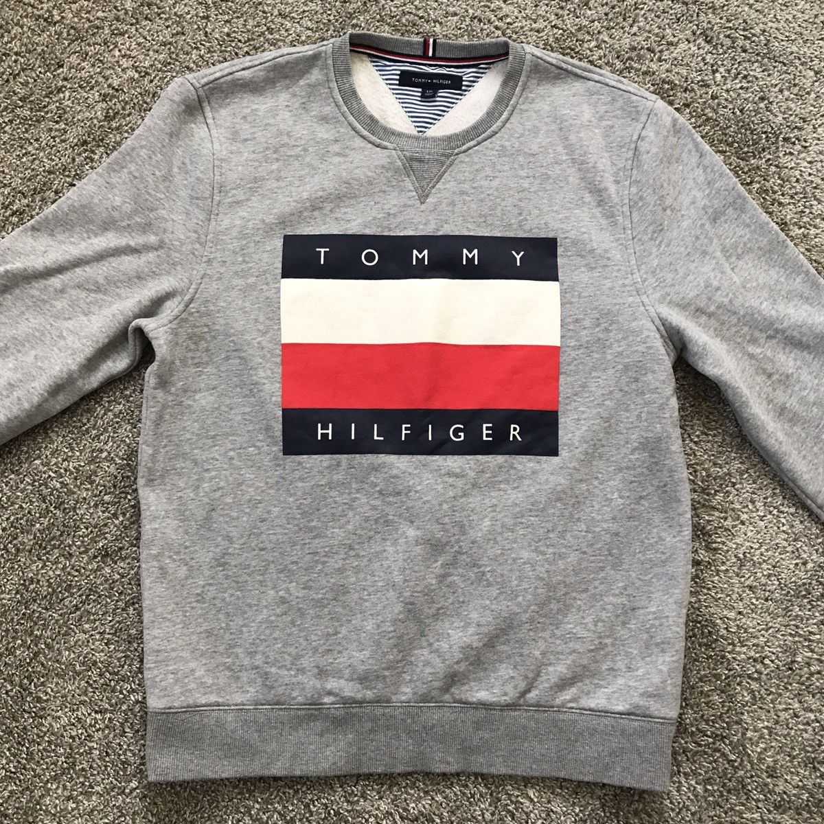 Tommy Hilfiger Sweater Size Large Big Logo