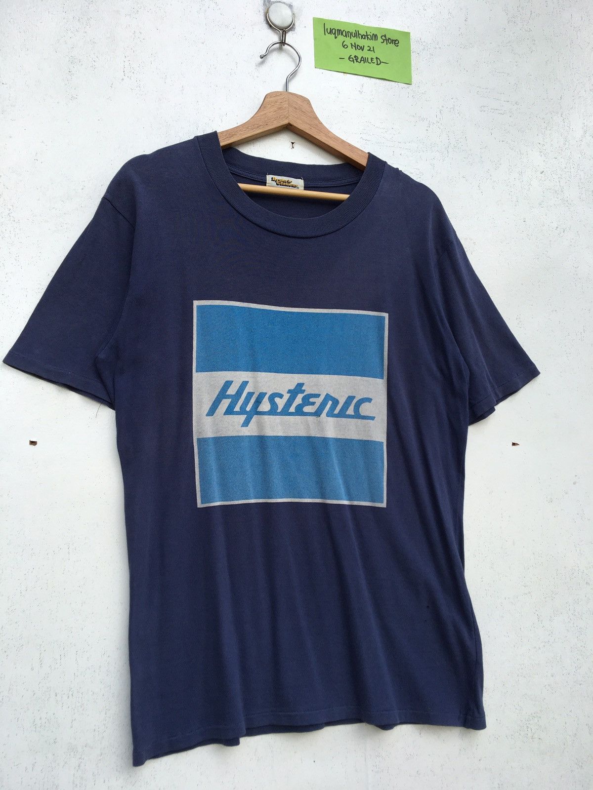Hysteric Glamour Rare Vintage 90s Hysteric Glamour Biglogo Spellout Tshirt Size US M / EU 48-50 / 2 - 2 Thumbnail