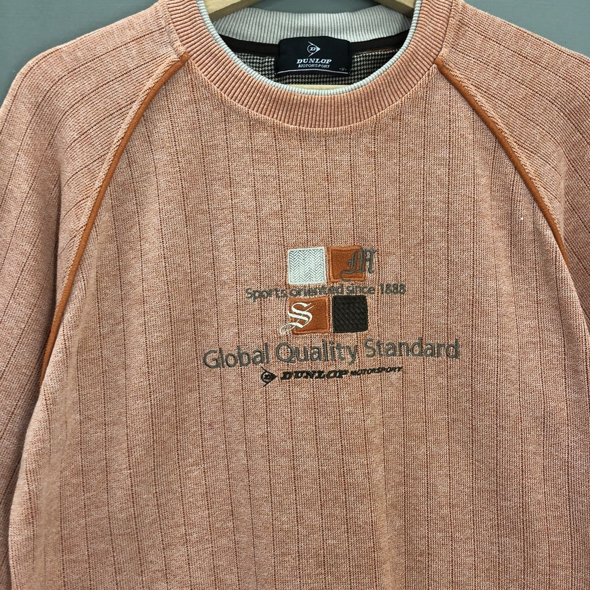 Dunlop 90s Dunlop Big Logo Embroidered Crewneck Sweatshirt Size M Size US M / EU 48-50 / 2 - 4 Thumbnail