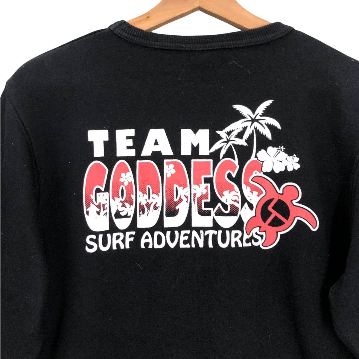 Japanese Brand Vintage Team Goddess Surf Crewneck Sweatshirt Size M Size US M / EU 48-50 / 2 - 7 Thumbnail