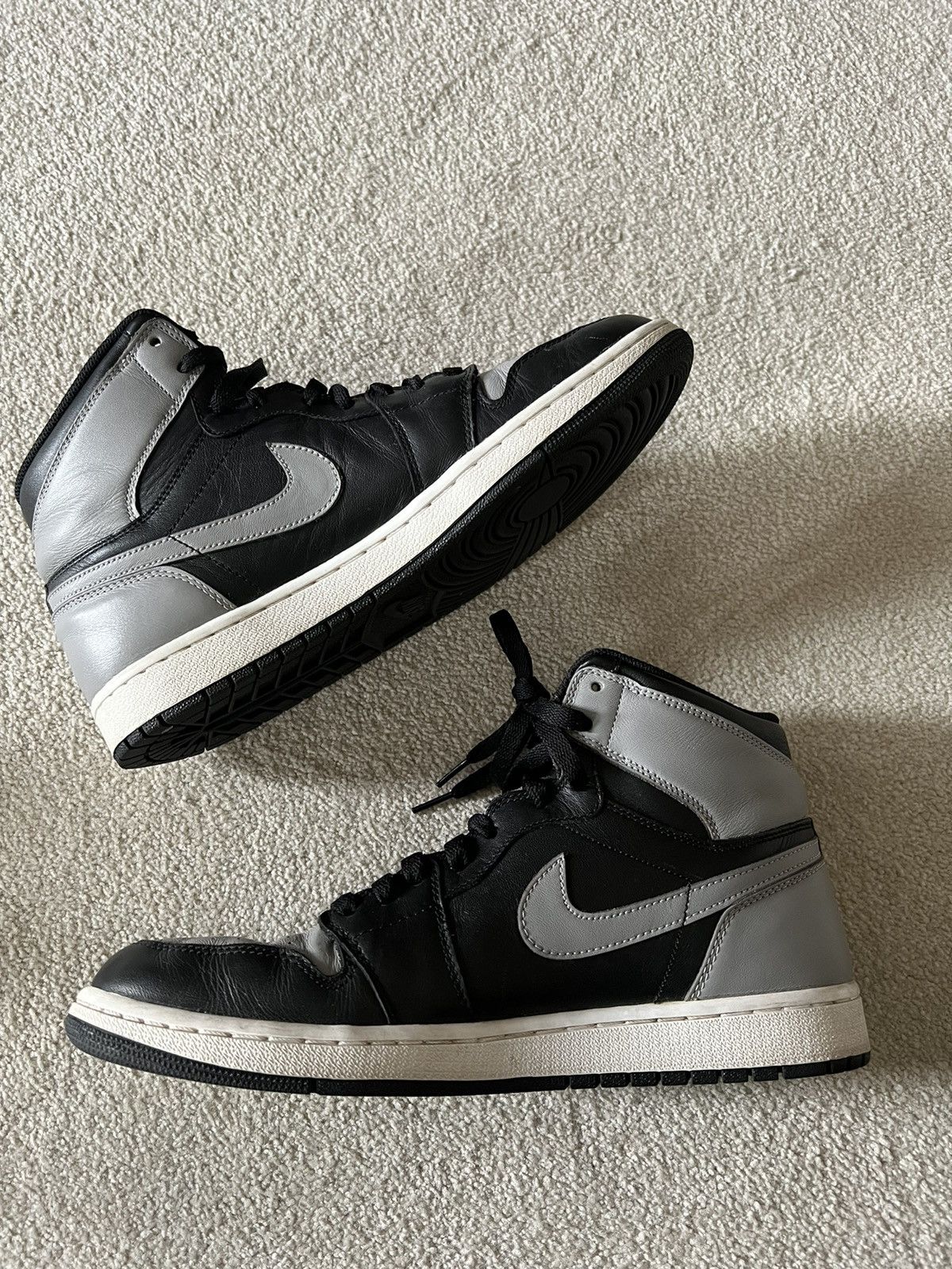 Jordan Brand Air Jordan 1 Retro High OG 2013 Shadow 2013 (FINAL DROP.) Size US 11 / EU 44 - 2 Thumbnail