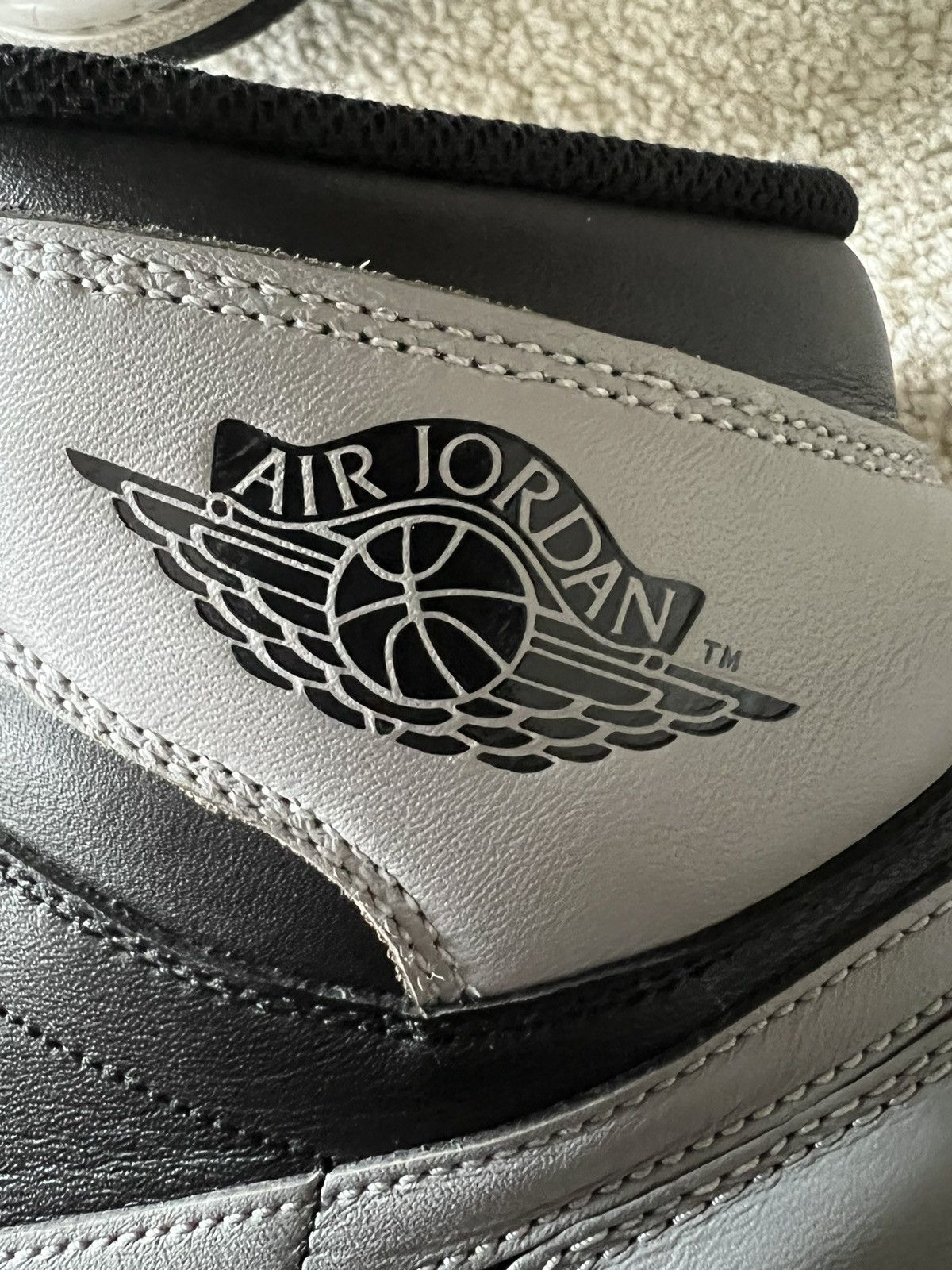Jordan Brand Air Jordan 1 Retro High OG 2013 Shadow 2013 (FINAL DROP.) Size US 11 / EU 44 - 4 Thumbnail