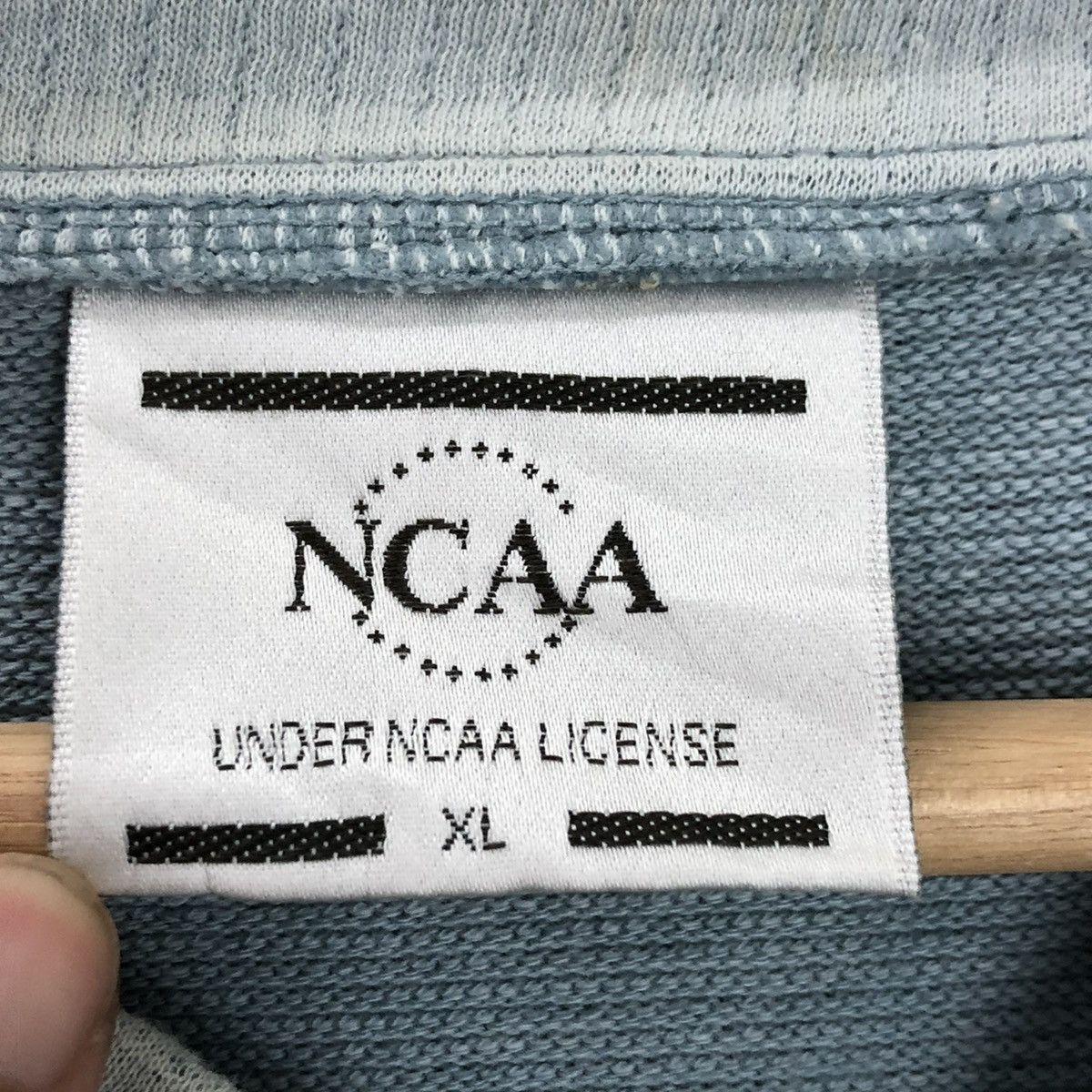 NCAA Vintage 90s NCAA Crewneck Sweatshirt Size M Size US M / EU 48-50 / 2 - 6 Thumbnail
