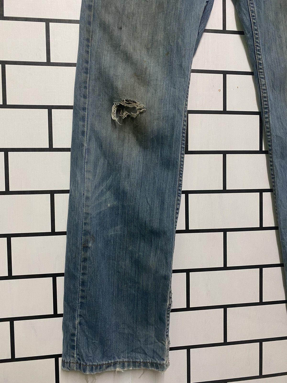 Levi's × Vintage Dirty Blue LEVIS Distressed Denim Jeans -L18 Size US 30 / EU 46 - 5 Thumbnail