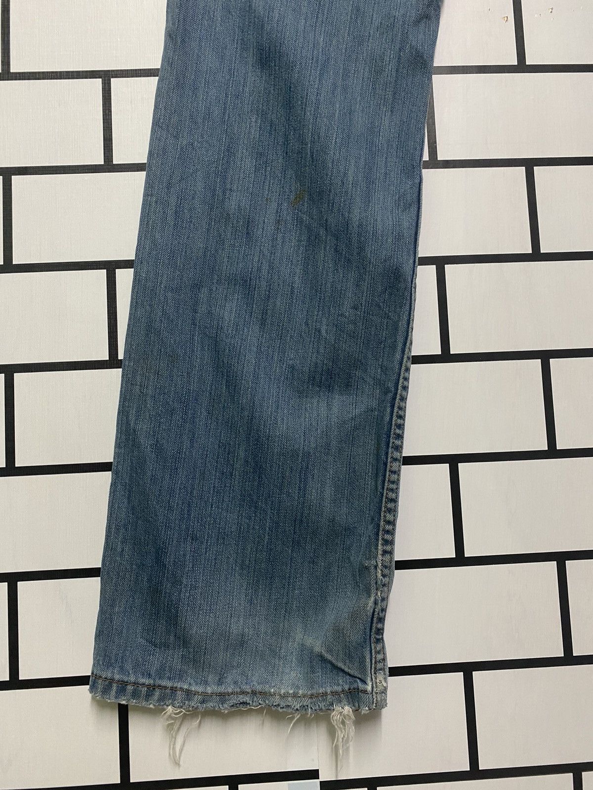 Levi's × Vintage Dirty Blue LEVIS Distressed Denim Jeans -L18 Size US 30 / EU 46 - 13 Thumbnail
