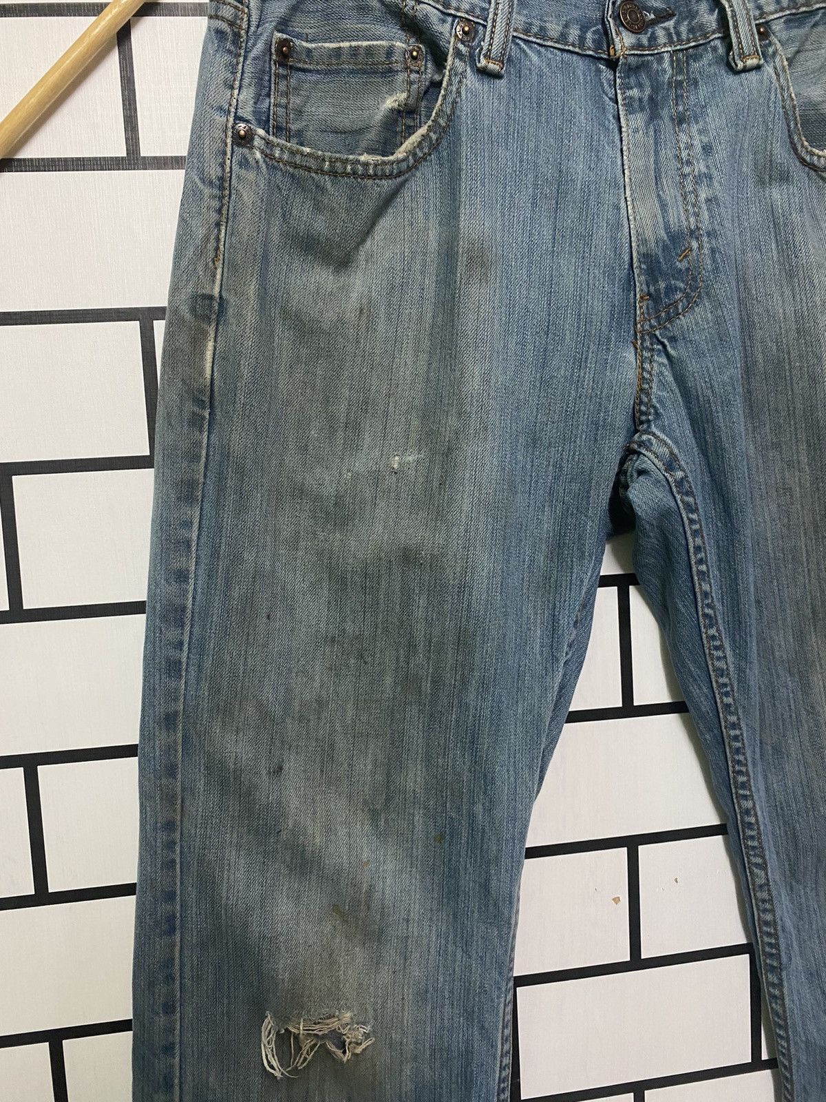 Levi's × Vintage Dirty Blue LEVIS Distressed Denim Jeans -L18 Size US 30 / EU 46 - 4 Thumbnail