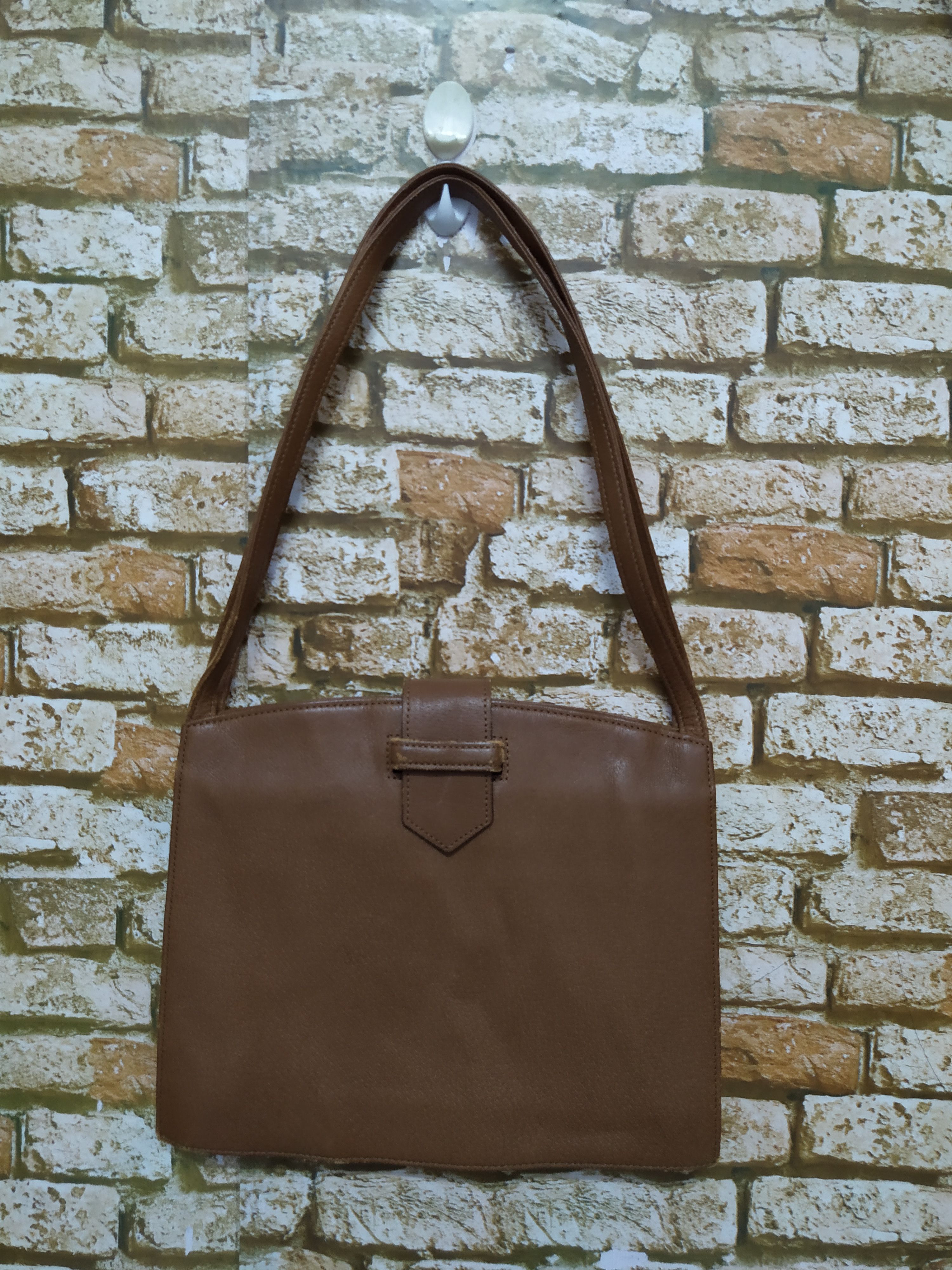 YVES SAINT LAURENT YSL LEATHER BAG (C34)
