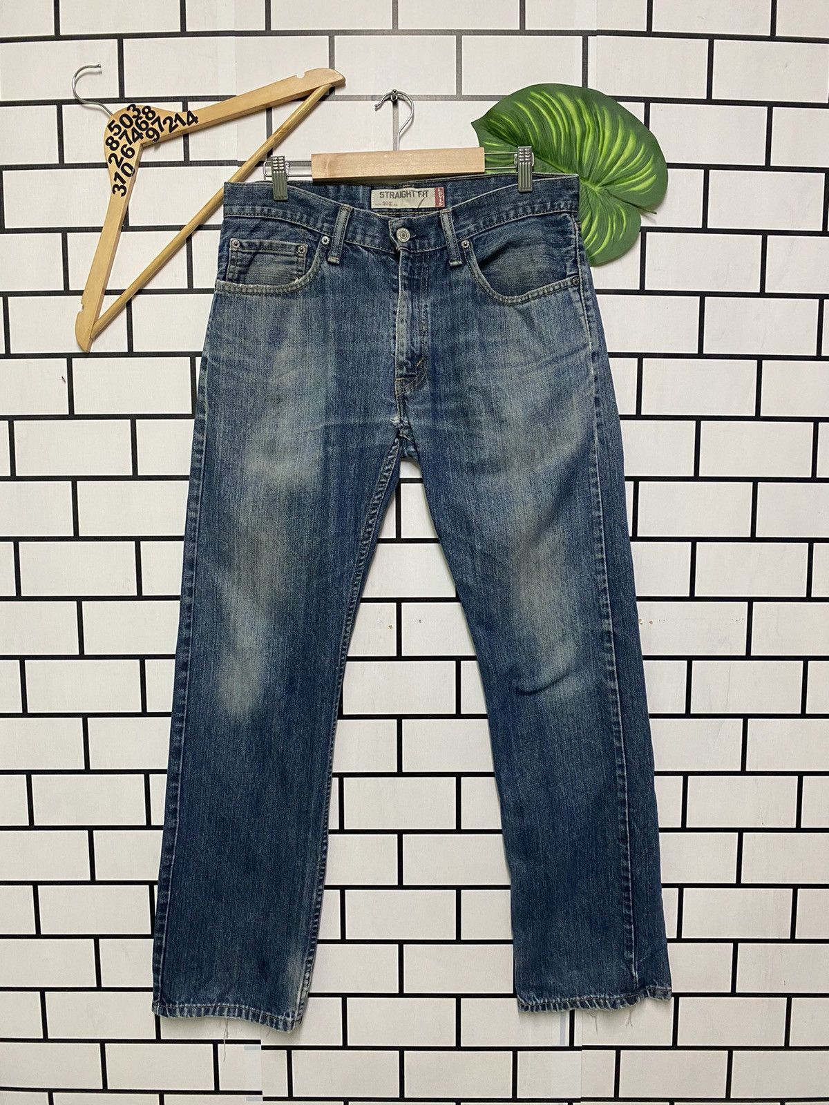 Levi's × Vintage Vintage LEVIS 505 Mid Blue Straight Fit Jeans- L27 Size US 32 / EU 48 - 1 Thumbnail