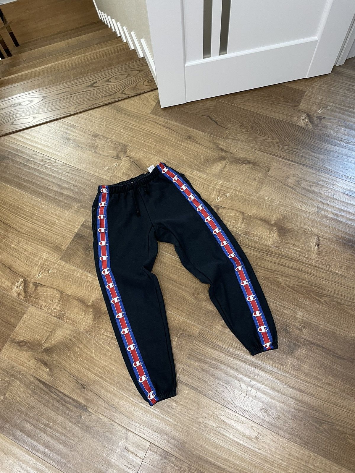 Is kosten Stressvol Champion Champion & Vetements Reverse Weave Pantalons Track Pants | Grailed