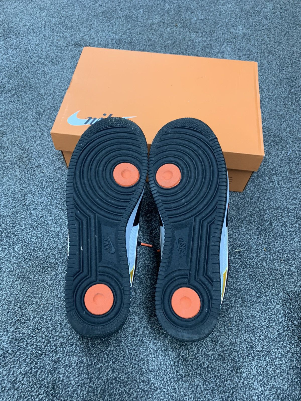 Nike Nike AF1 Sunburst Size US 10.5 / EU 43-44 - 4 Thumbnail