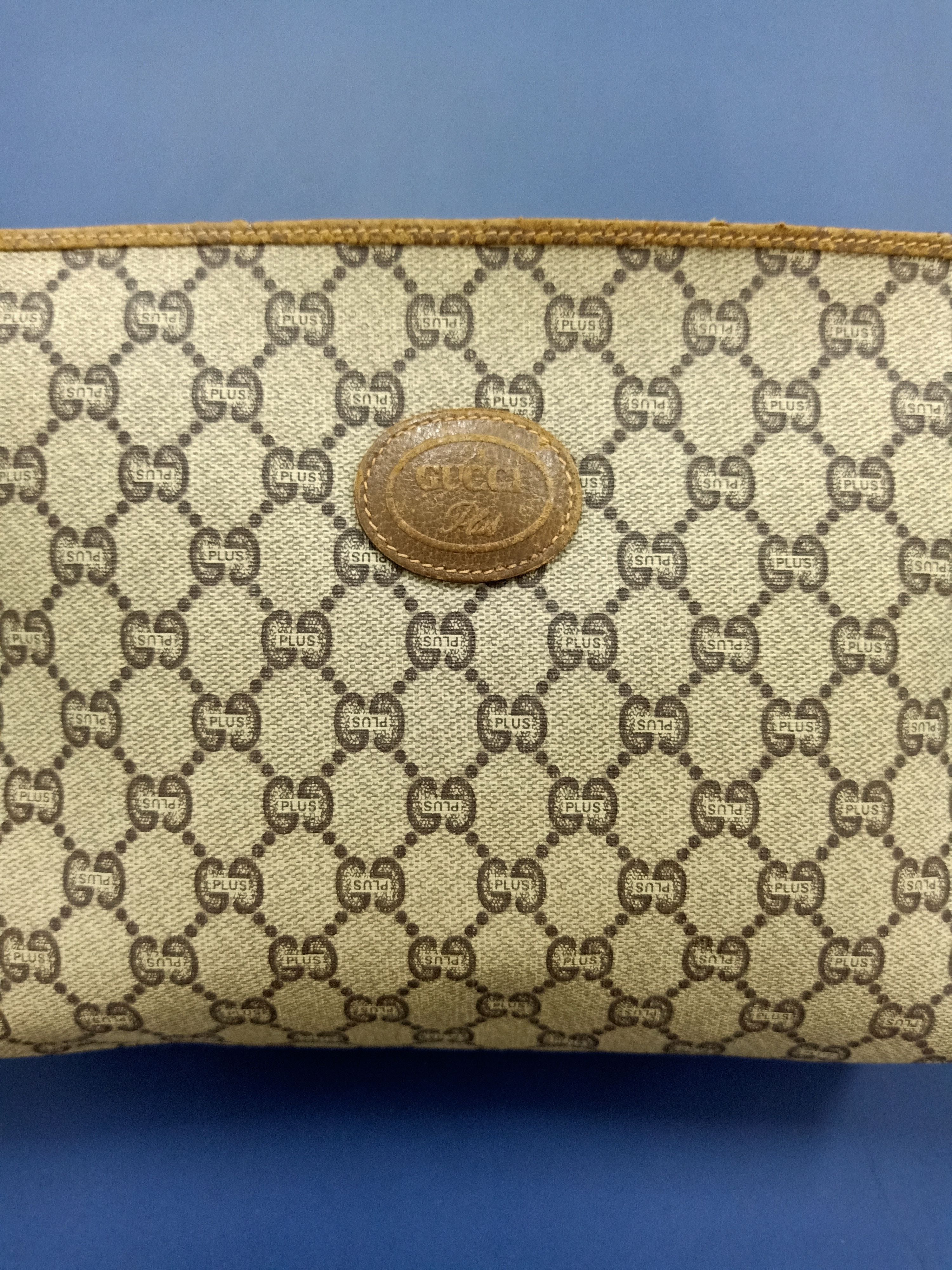 Gucci × Vintage 🔥Hot Item🔥 Gucci Plus Monogram Clutch Bag Size ONE SIZE - 8 Thumbnail