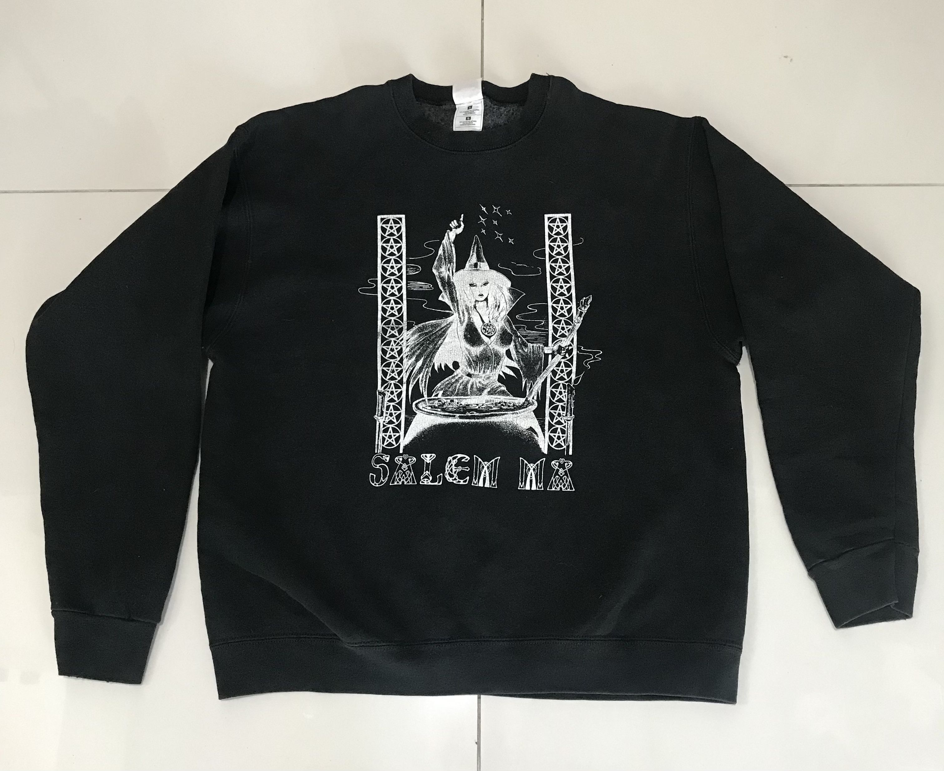 Expert Horror × Vintage Vintage 90s Bewitched Salem MA Sweater Graphic Tee Size US L / EU 52-54 / 3 - 2 Thumbnail