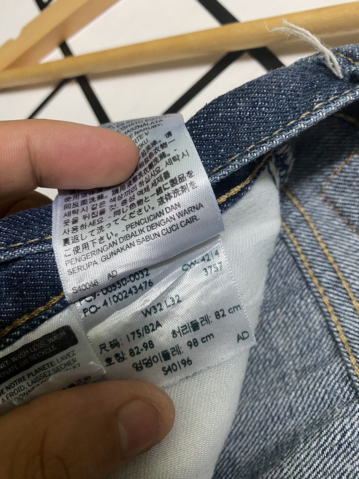 Levi's × Vintage Vintage LEVIS 550 Mid Blue Paint Splashed Jeans - L32 Size US 32 / EU 48 - 17 Thumbnail