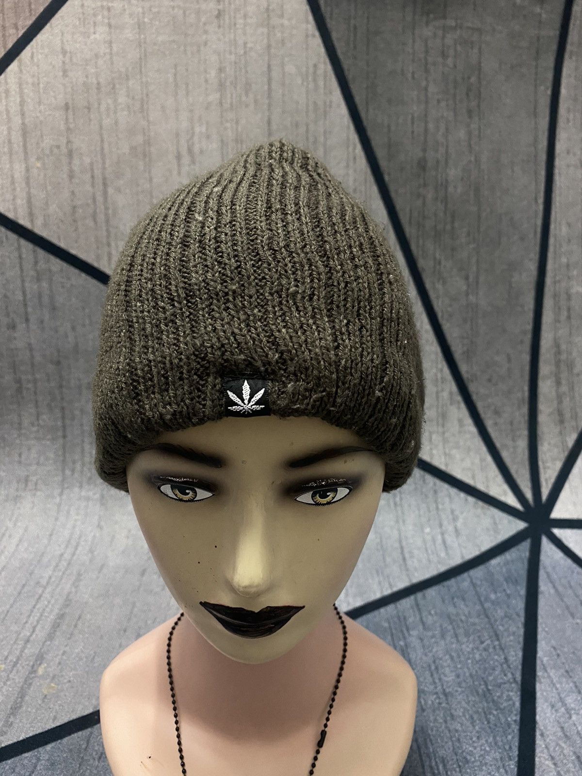 Japanese Brand Unknown brand Weed Marijuana Logo Beanie Hat Size ONE SIZE - 1 Thumbnail