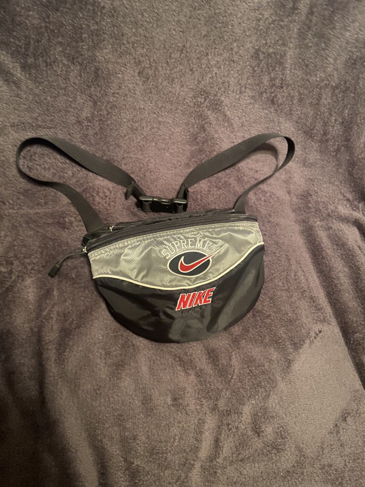 Supreme nike shoulder store bag silver