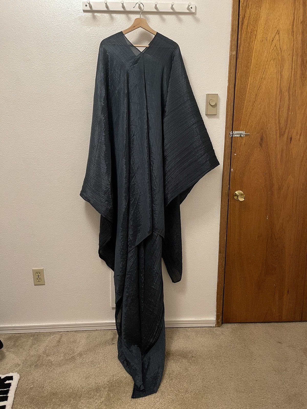 Issey Miyake PLEATS PLEASE Black Basic Madame-T Shawl | Grailed