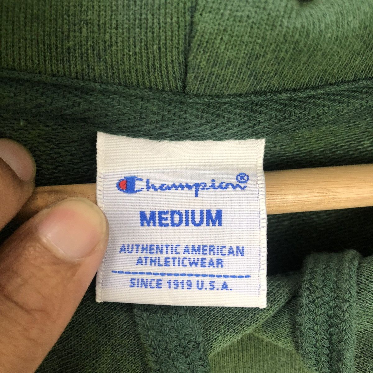 Champion FADED!! Vintage 90s Champion Crewneck Sweater Size M Size US M / EU 48-50 / 2 - 8 Thumbnail