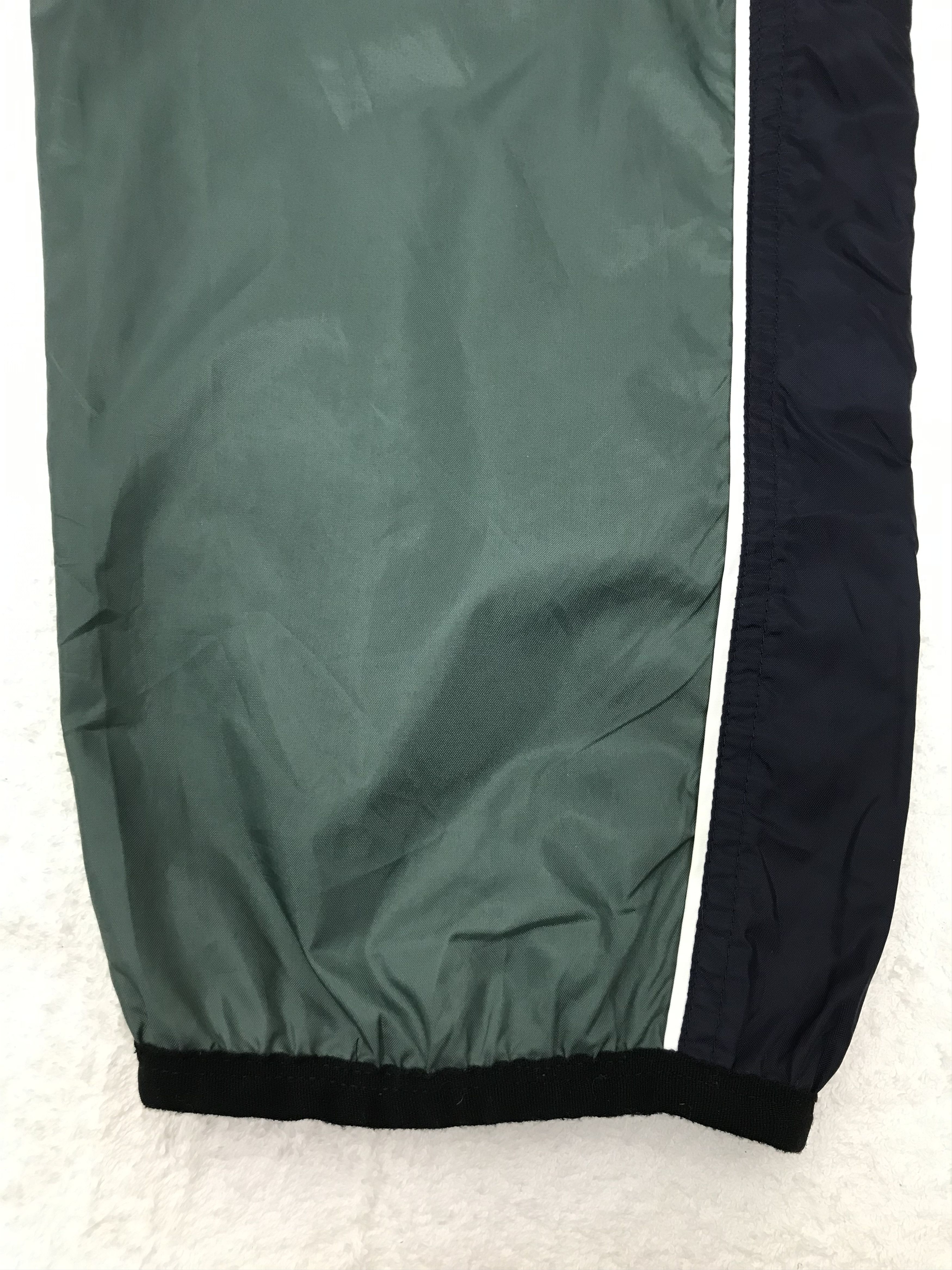 Nike Vintage Nike Windbreaker Jacket Swoosh logo Size US L / EU 52-54 / 3 - 9 Thumbnail
