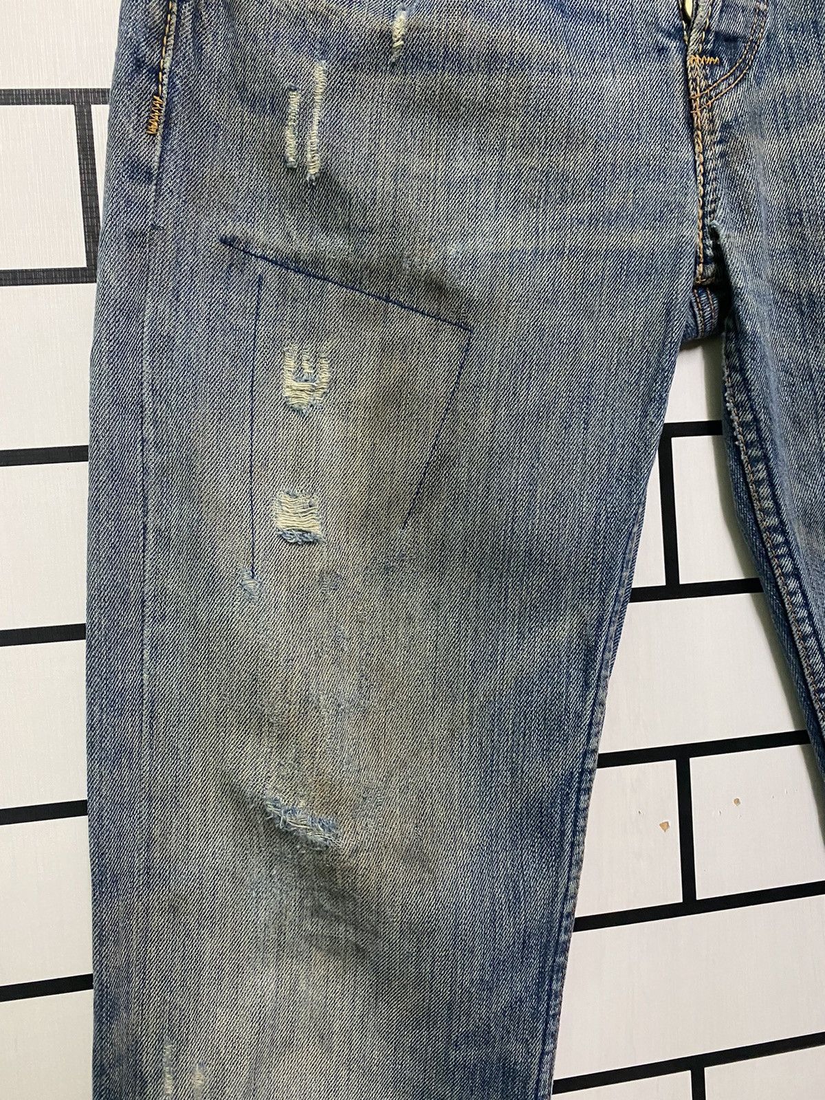 Levi's × Vintage Vintage LEVIS SAN FRANCISCO CAL Distressed Jean -L34 Size US 31 - 7 Thumbnail