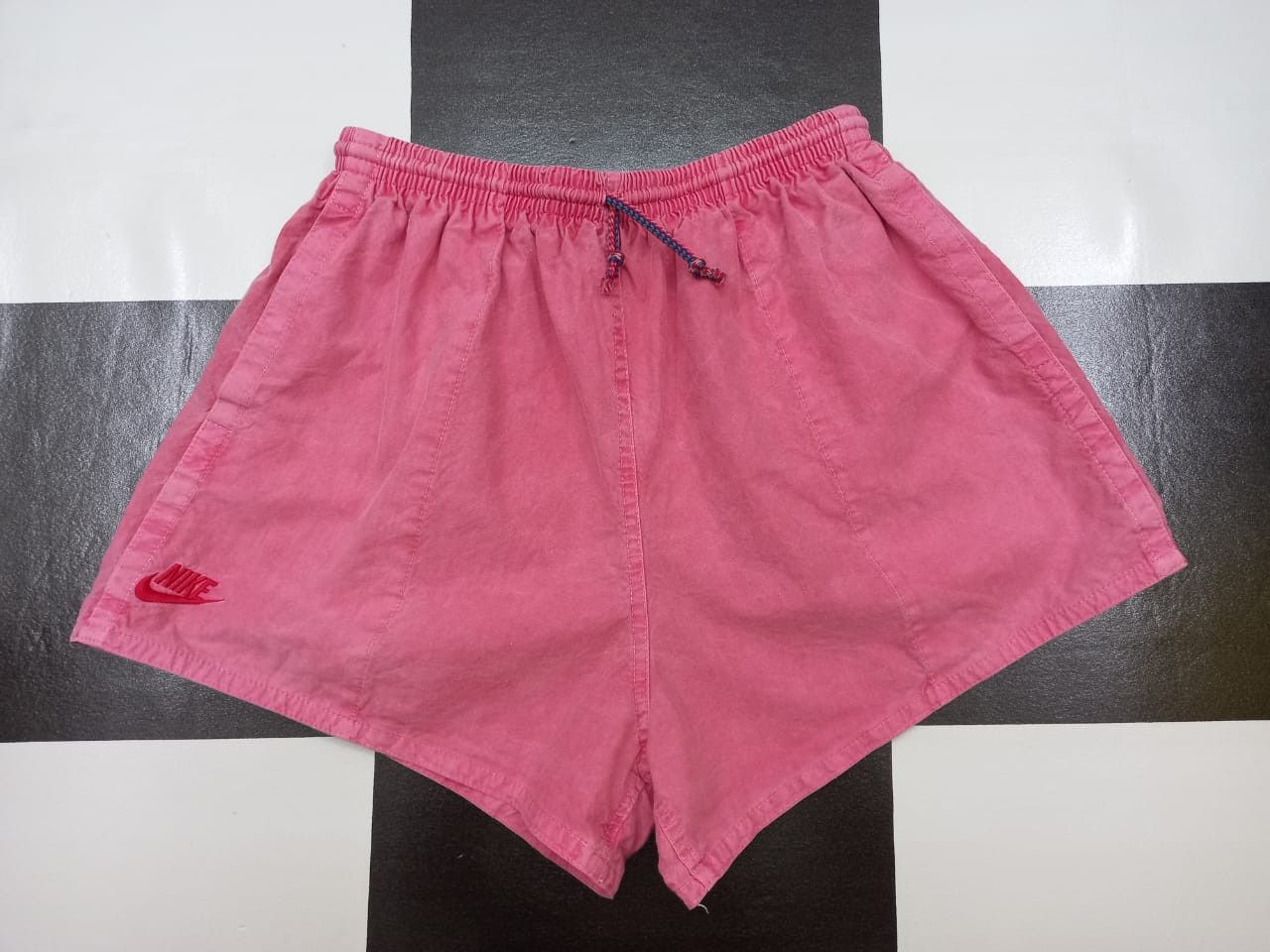 Nike Vintage Nike Shorts Pants Size 30" / US 8 / IT 44 - 1 Thumbnail