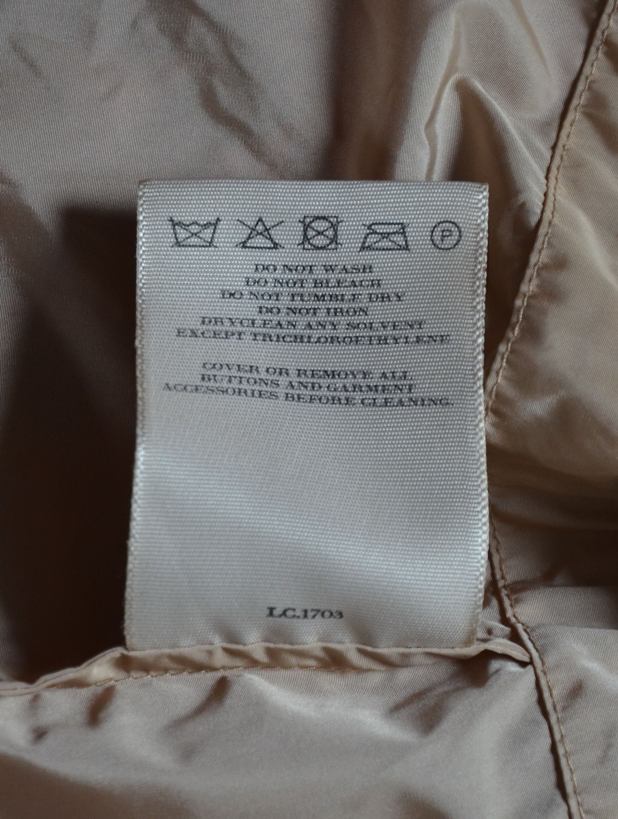 Burberry BURBERRY LONDON Women's Nylon Jacket Transforms Into a Bag Size M / US 6-8 / IT 42-44 - 12 Thumbnail