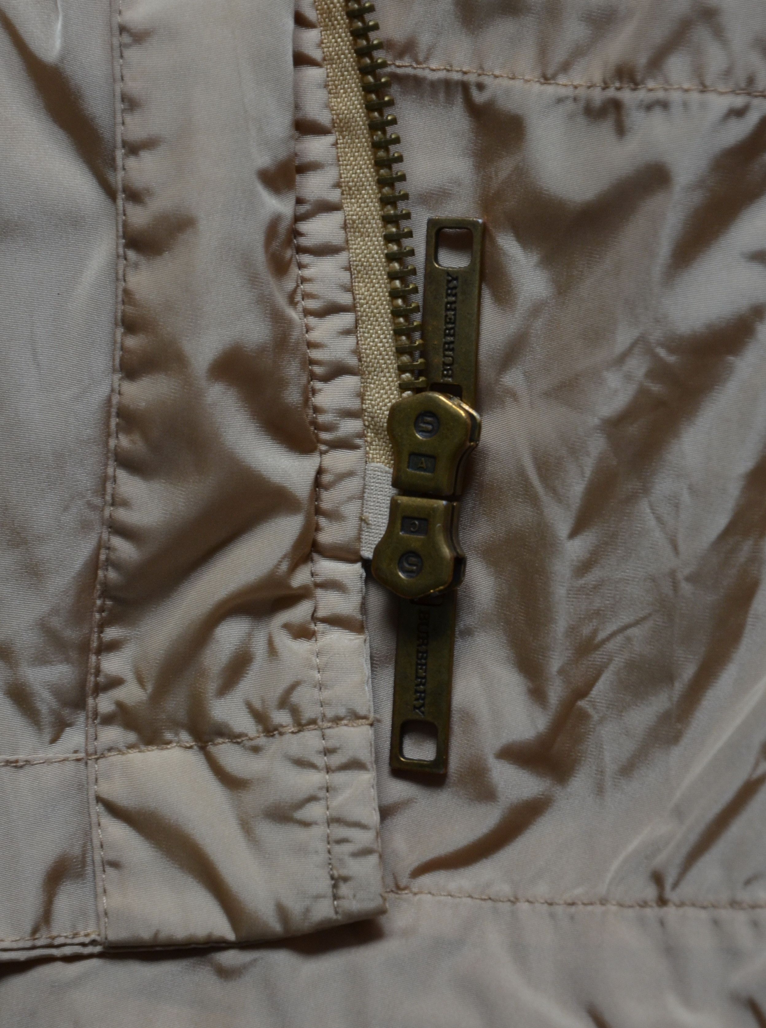 Burberry BURBERRY LONDON Women's Nylon Jacket Transforms Into a Bag Size M / US 6-8 / IT 42-44 - 7 Thumbnail