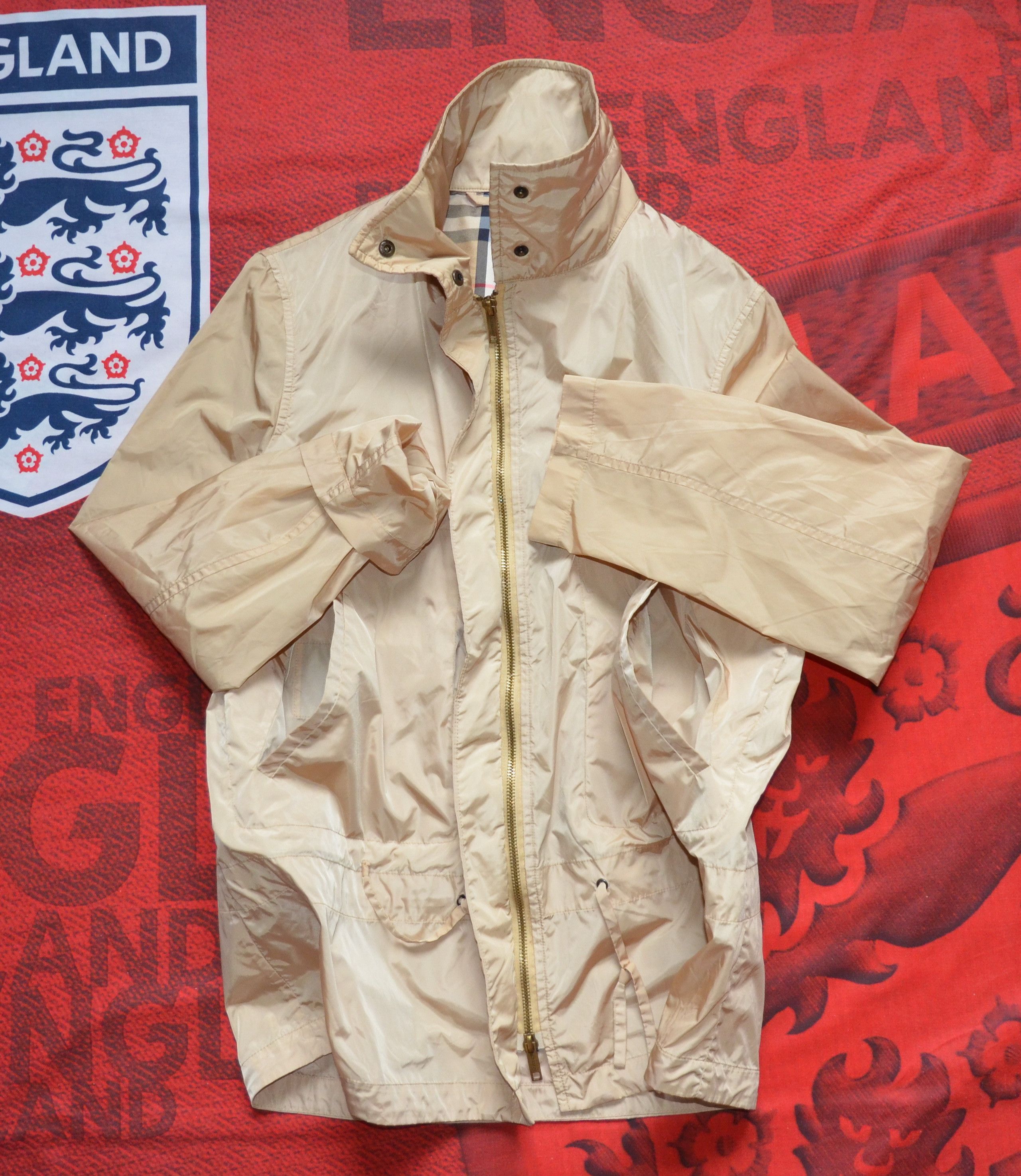 Burberry BURBERRY LONDON Women's Nylon Jacket Transforms Into a Bag Size M / US 6-8 / IT 42-44 - 20 Thumbnail