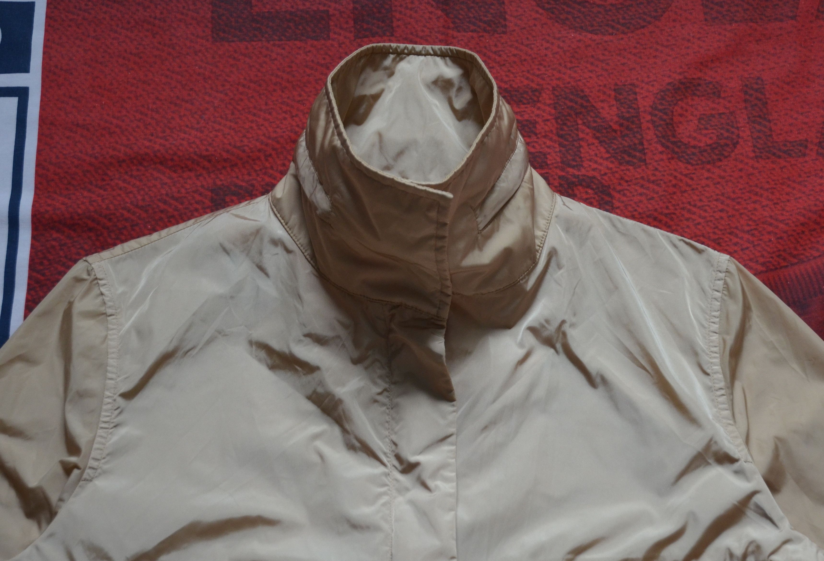 Burberry BURBERRY LONDON Women's Nylon Jacket Transforms Into a Bag Size M / US 6-8 / IT 42-44 - 2 Thumbnail