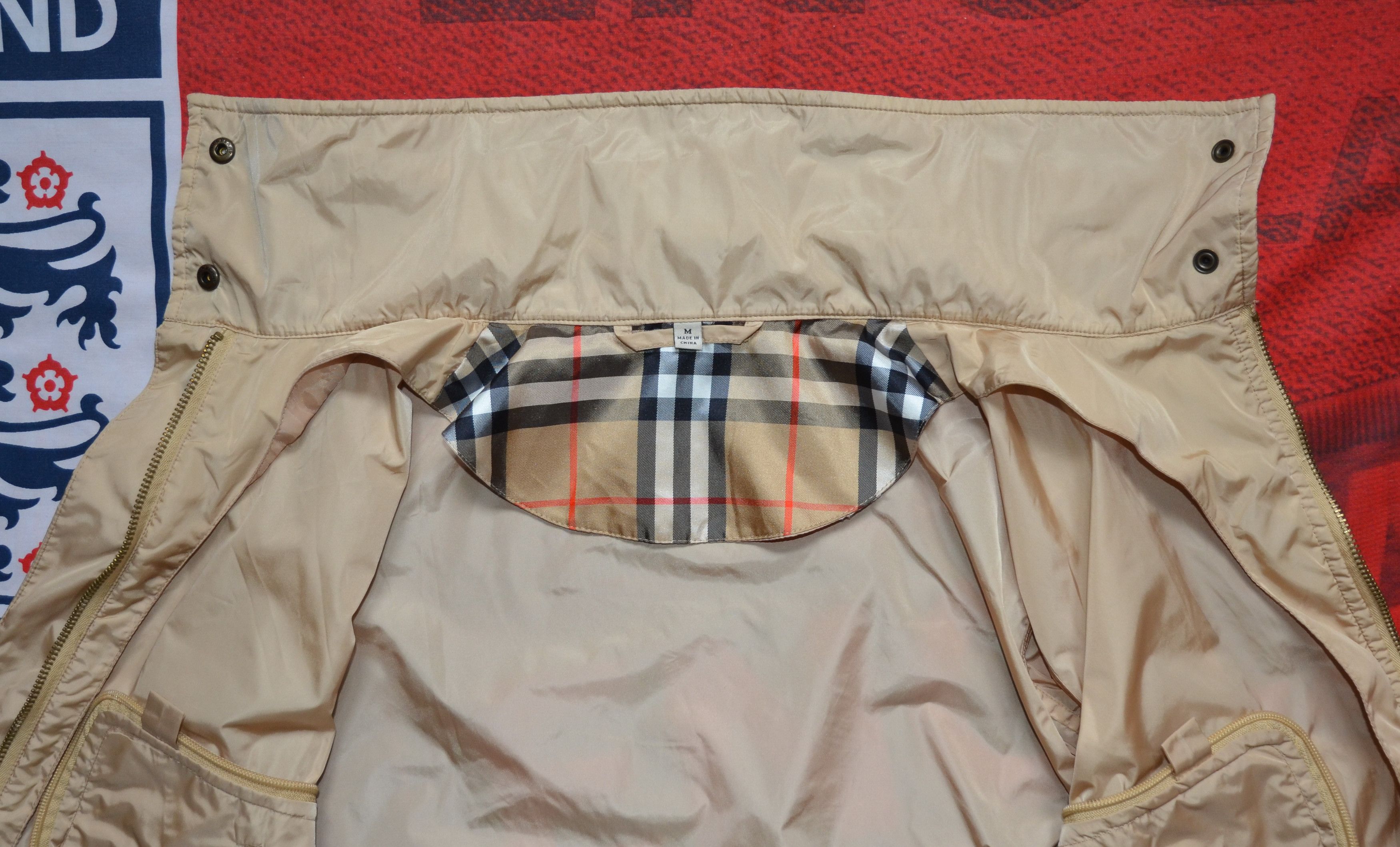 Burberry BURBERRY LONDON Women's Nylon Jacket Transforms Into a Bag Size M / US 6-8 / IT 42-44 - 8 Thumbnail