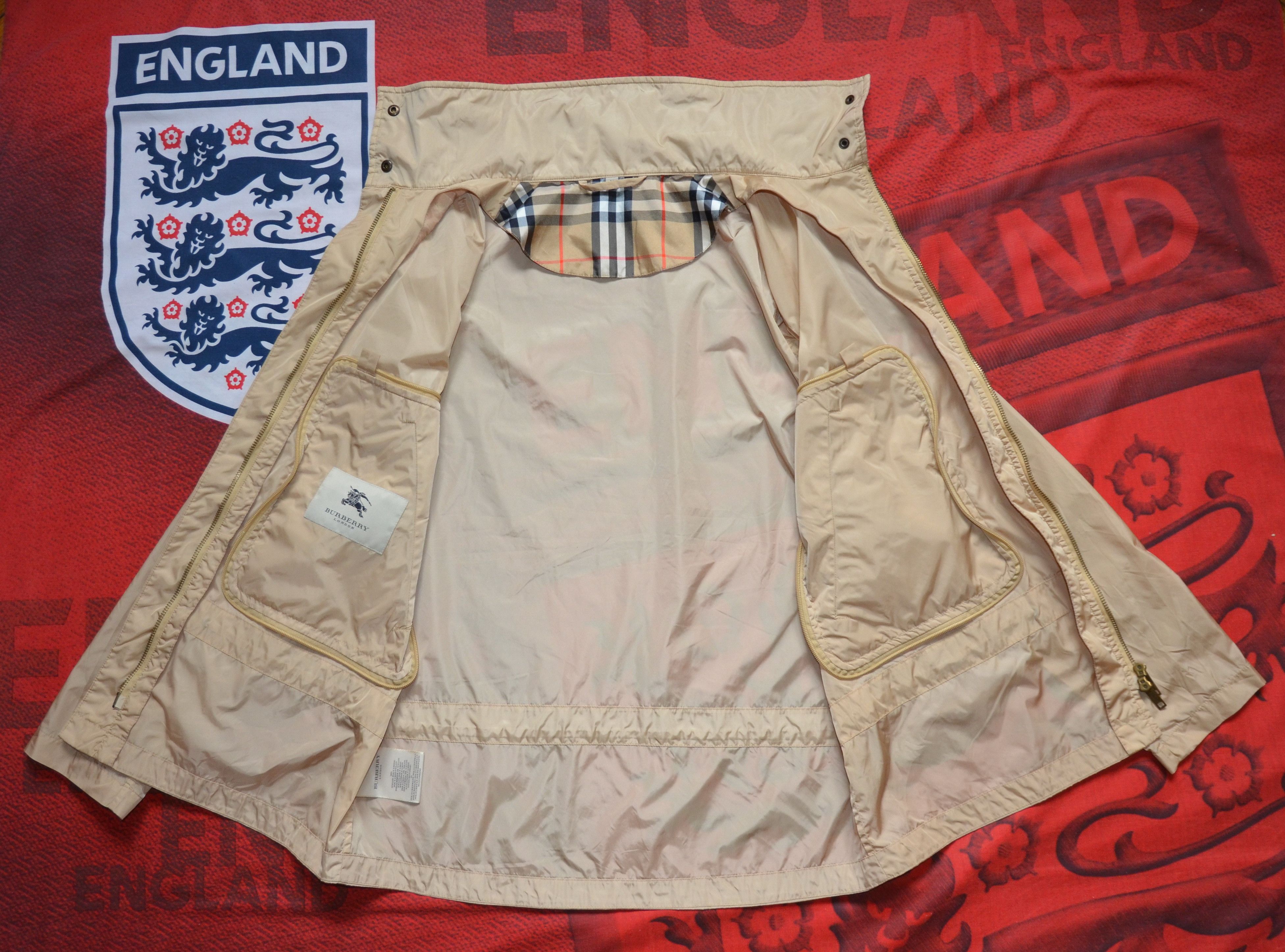 Burberry BURBERRY LONDON Women's Nylon Jacket Transforms Into a Bag Size M / US 6-8 / IT 42-44 - 9 Thumbnail