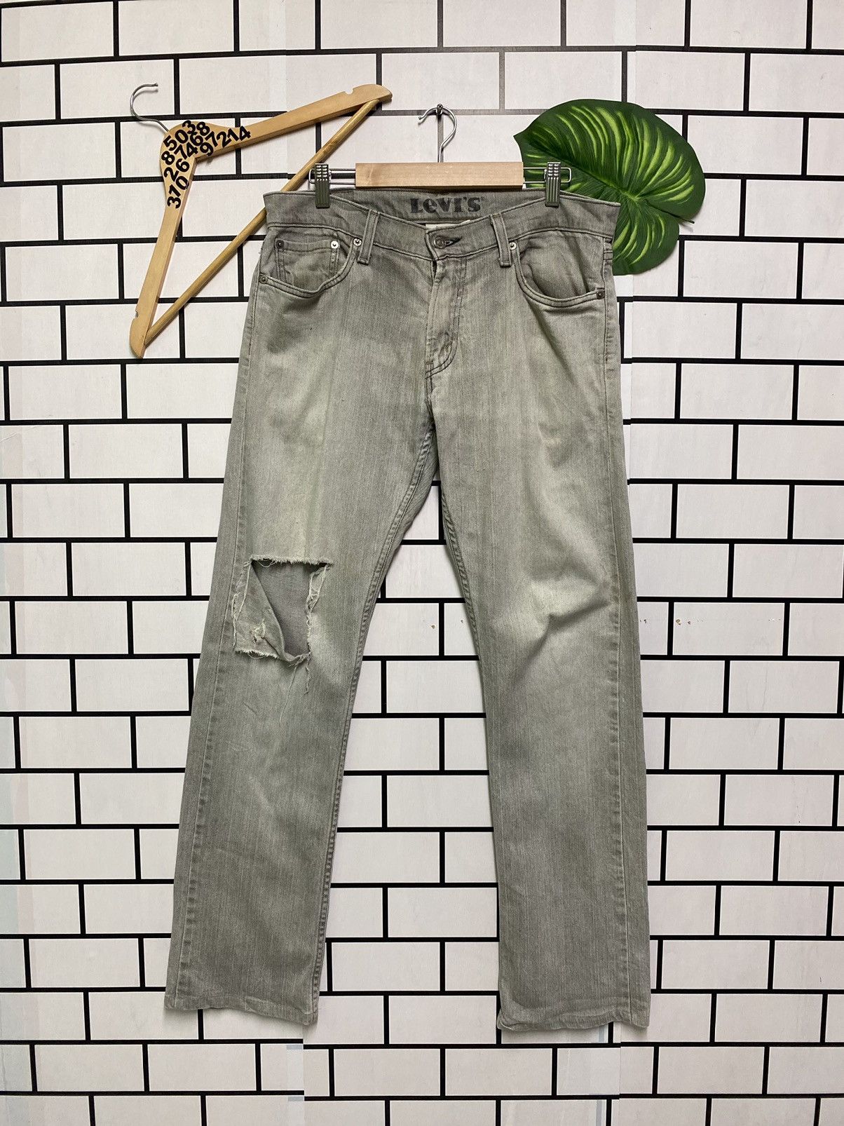 Levi's Vintage LEVIS 514 Slim Straight Grey Distressed Jean - L40 Size US 34 / EU 50 - 1 Thumbnail