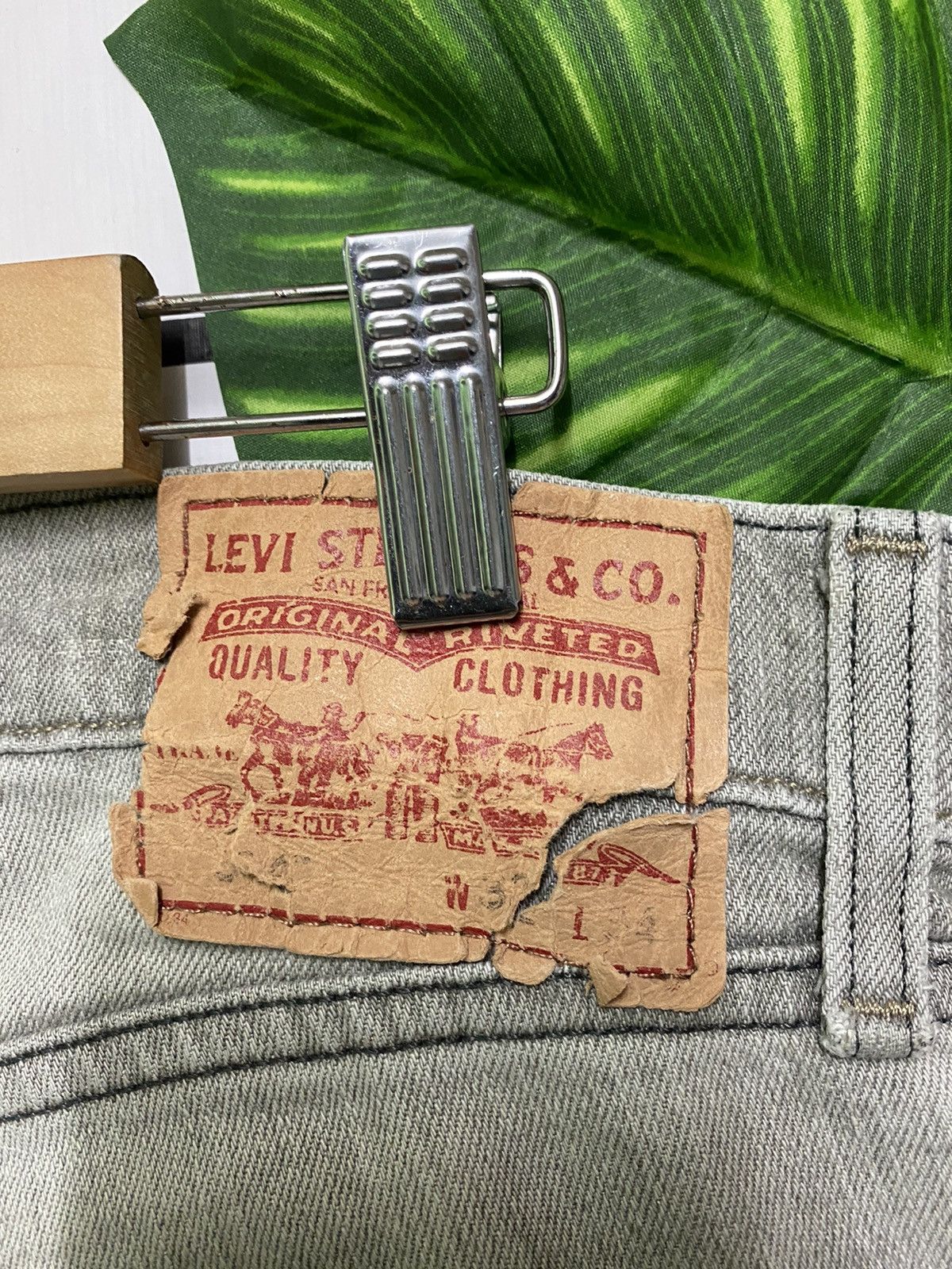 Levi's Vintage LEVIS 514 Slim Straight Grey Distressed Jean - L40 Size US 34 / EU 50 - 9 Thumbnail